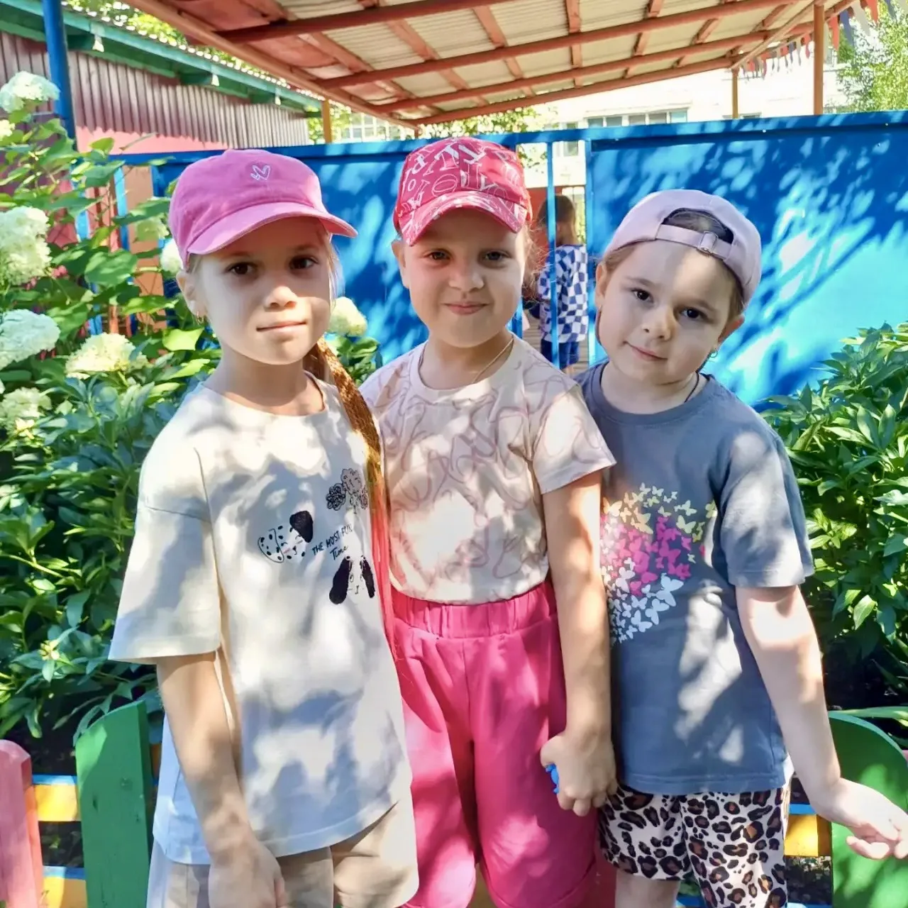 🌞 Лето — время для веселья и радости!

Солнечные дни идеально подходят для прогулок на свежем возду