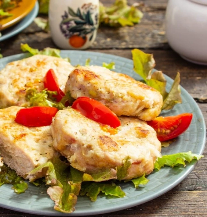 КОТЛЕТЫ ИЗ СВИНИНЫ И КУРИНОЙ ГРУДКИ