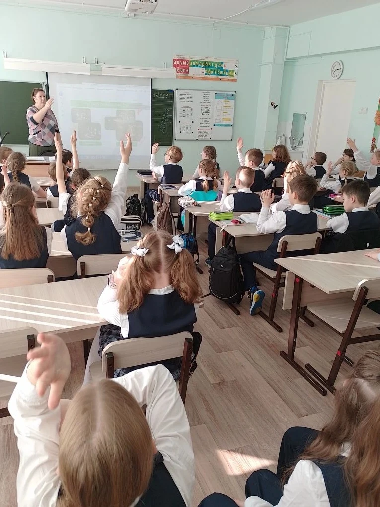 Разговоры о важном: заводы России — основа нашей жизни 🏭  Сегодня, 16 марта, учебная неделя в  лицее