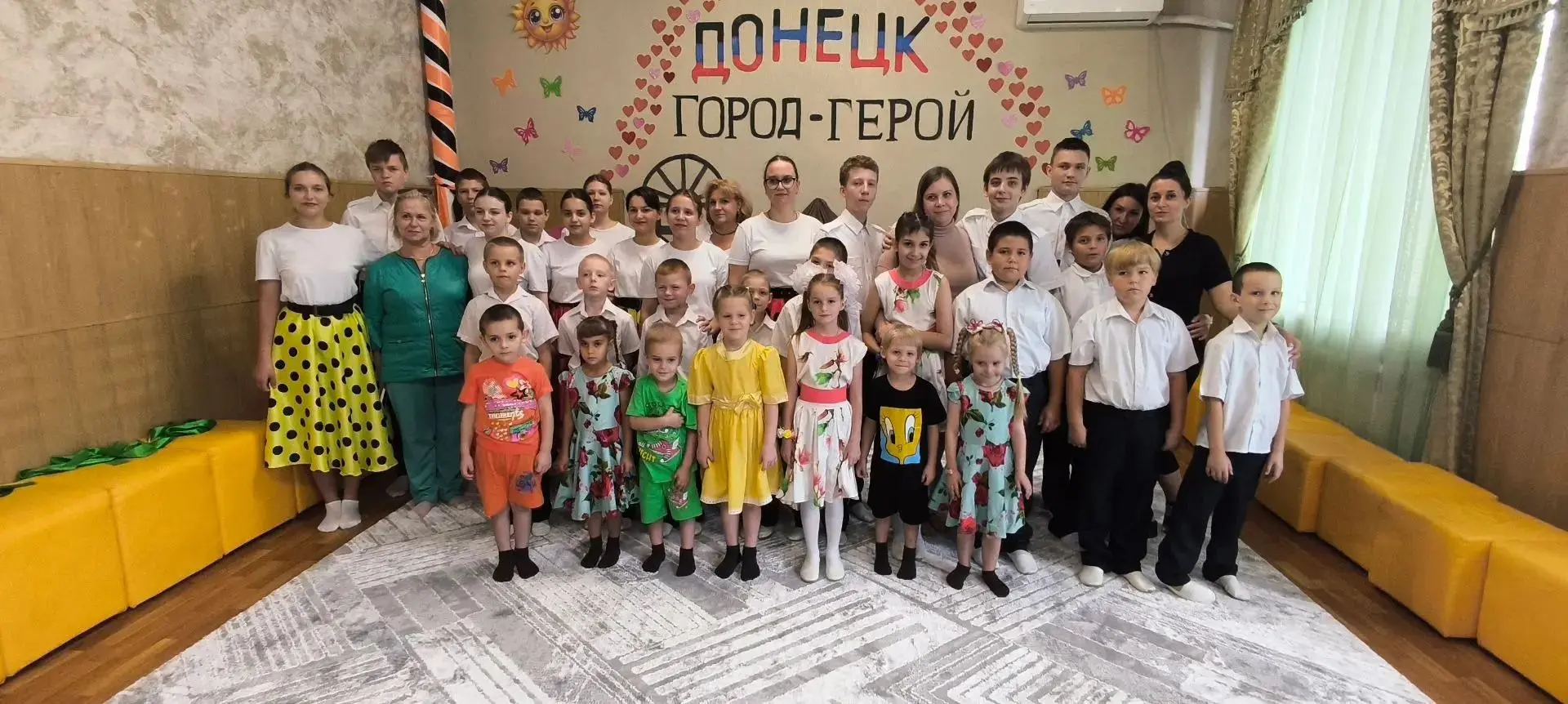 В солнечный августовский день стены ГБУ СОН «СРЦН г. Донецка» наполнились особенно тепл...