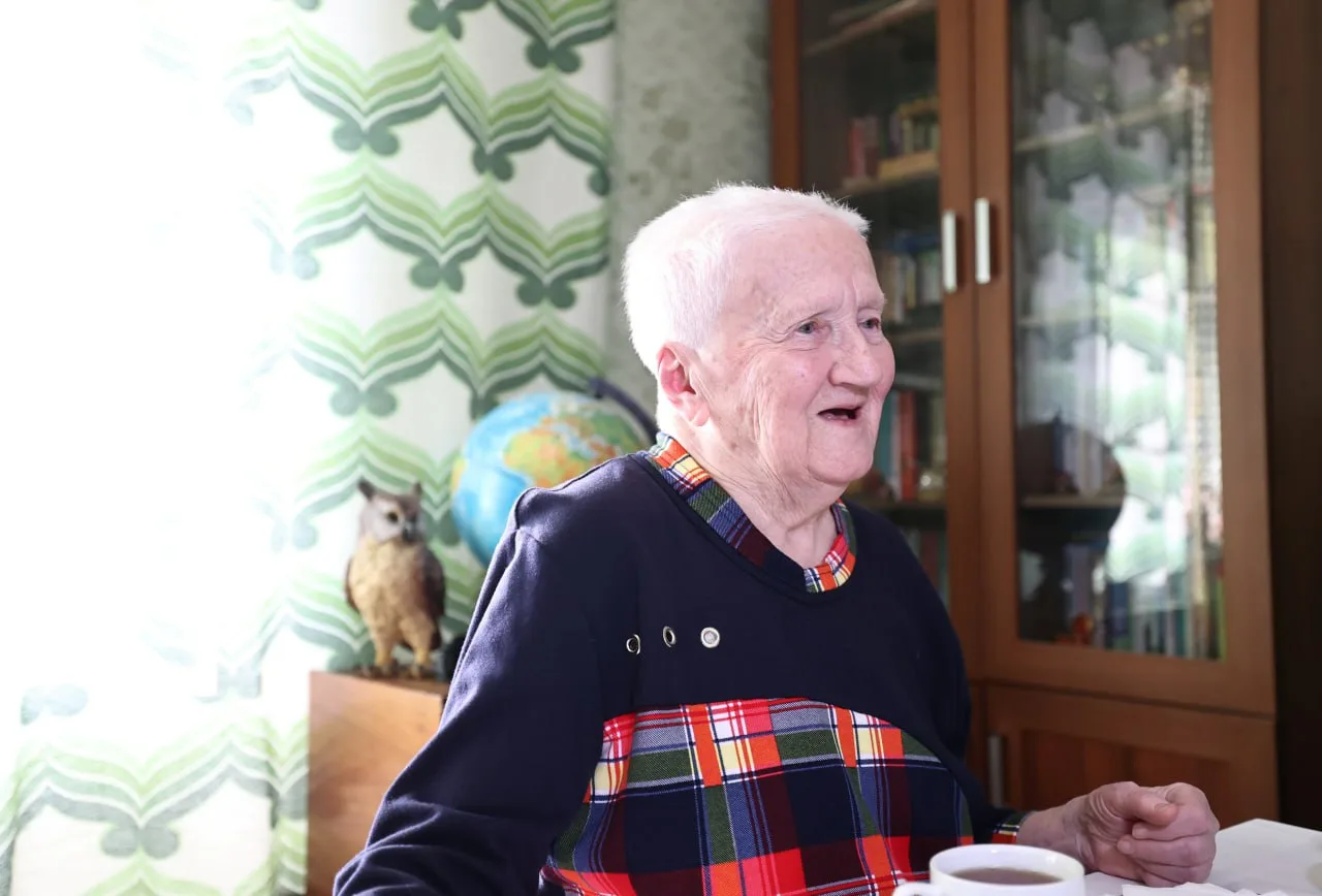 Поздравил с 93-летием многоуважаемую Людмилу Владимировну Ганзееву, вручив Поздравительный адрес Пре