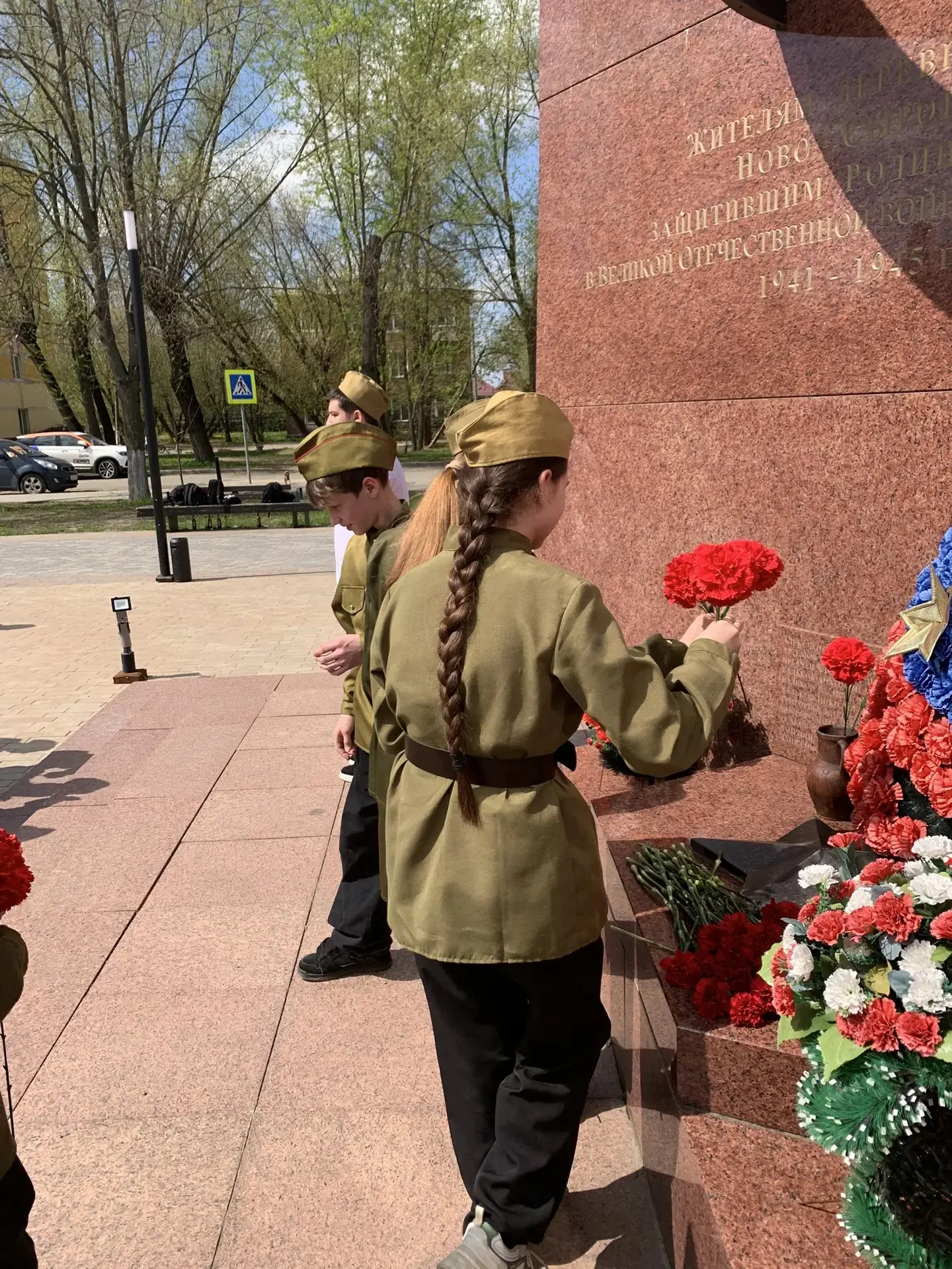 Подвиг предков помним всегда!  Сегодня наши ребята участвовали в важной патриотической акции «Вахта 