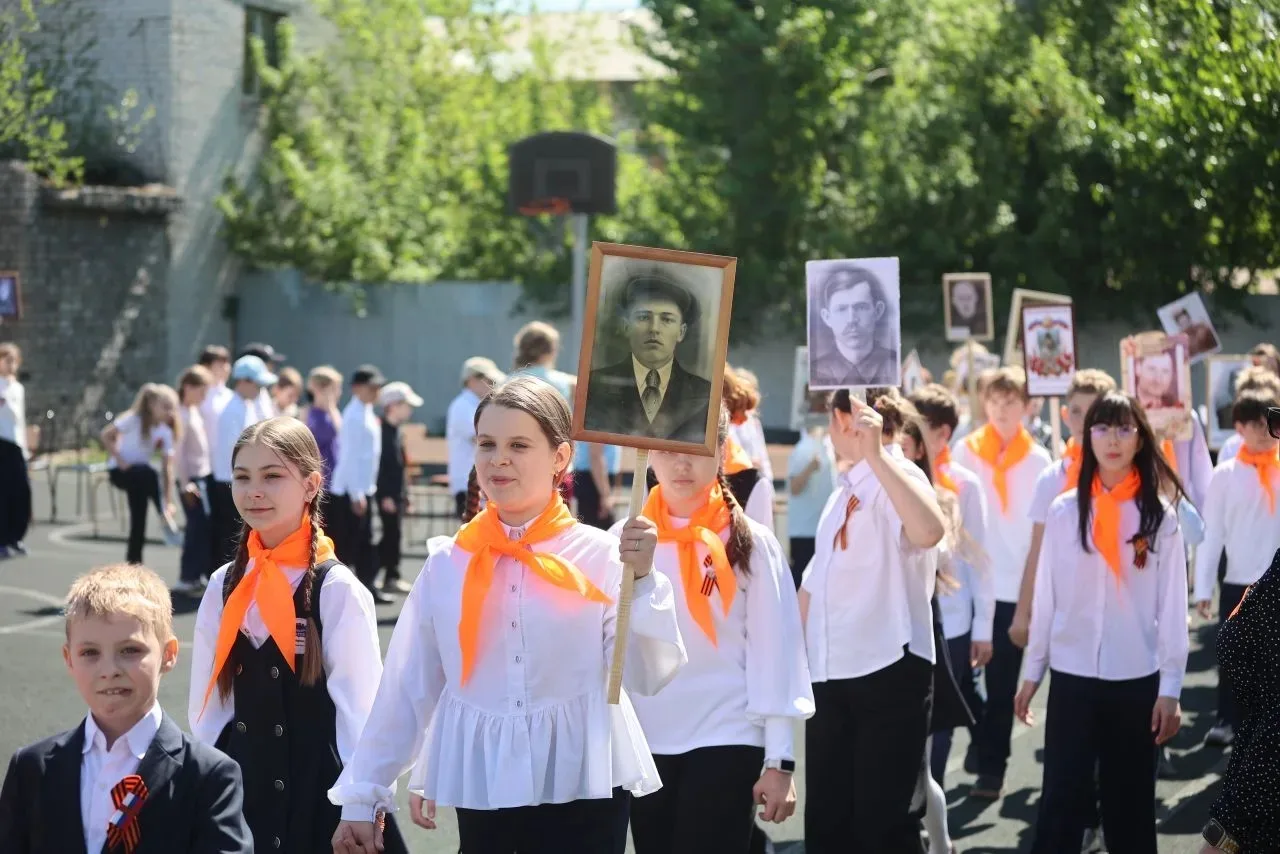 🕊️ Участие в акции «Бессмертный полк»       Ученики, педагоги и родители школы приняли участие в шес