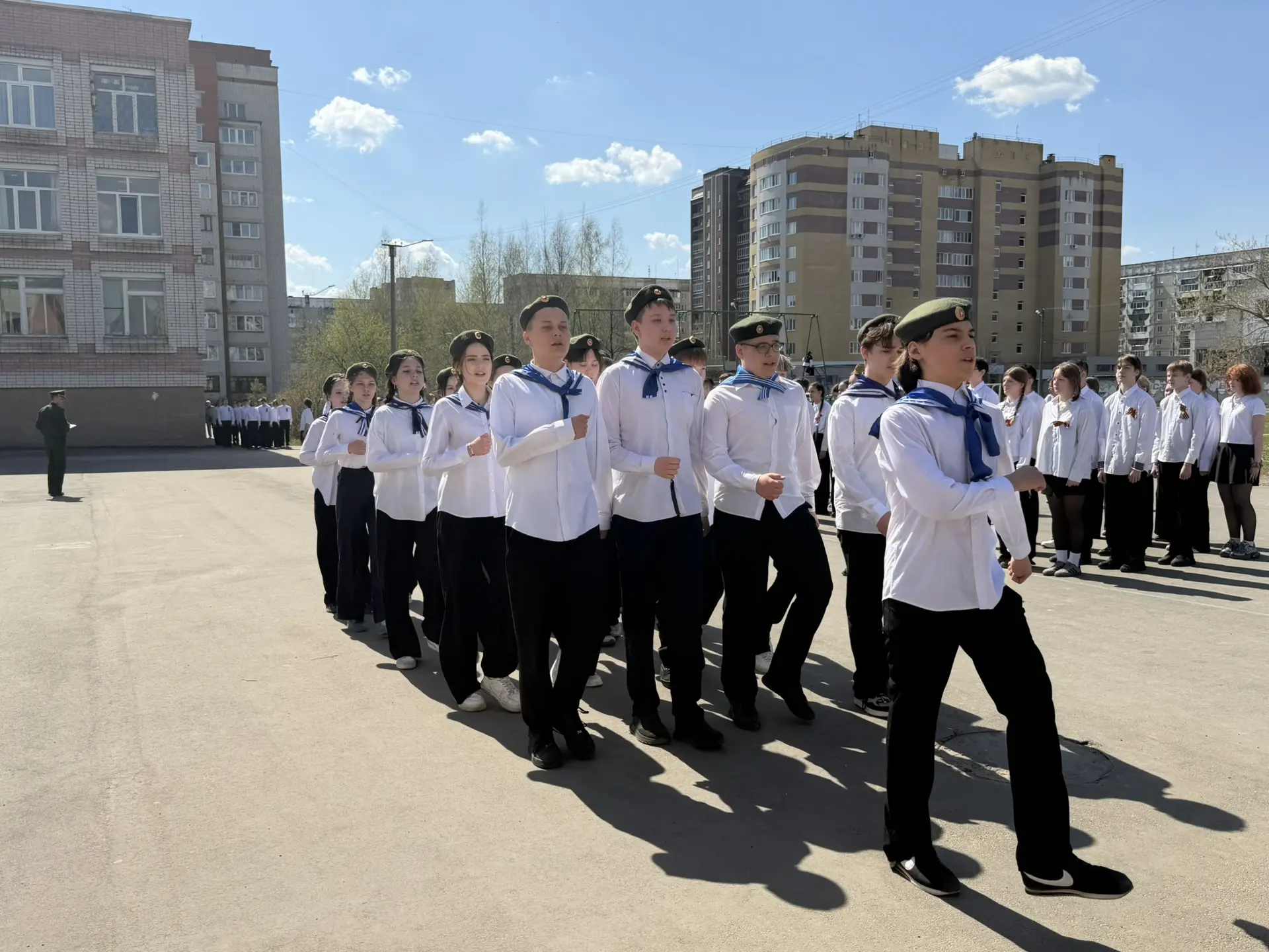 🎖️ Смотр строя и песни! 🎖️  Сегодня, 4 мая, в нашем лицее прошёл традиционный смотр строя и песни ср