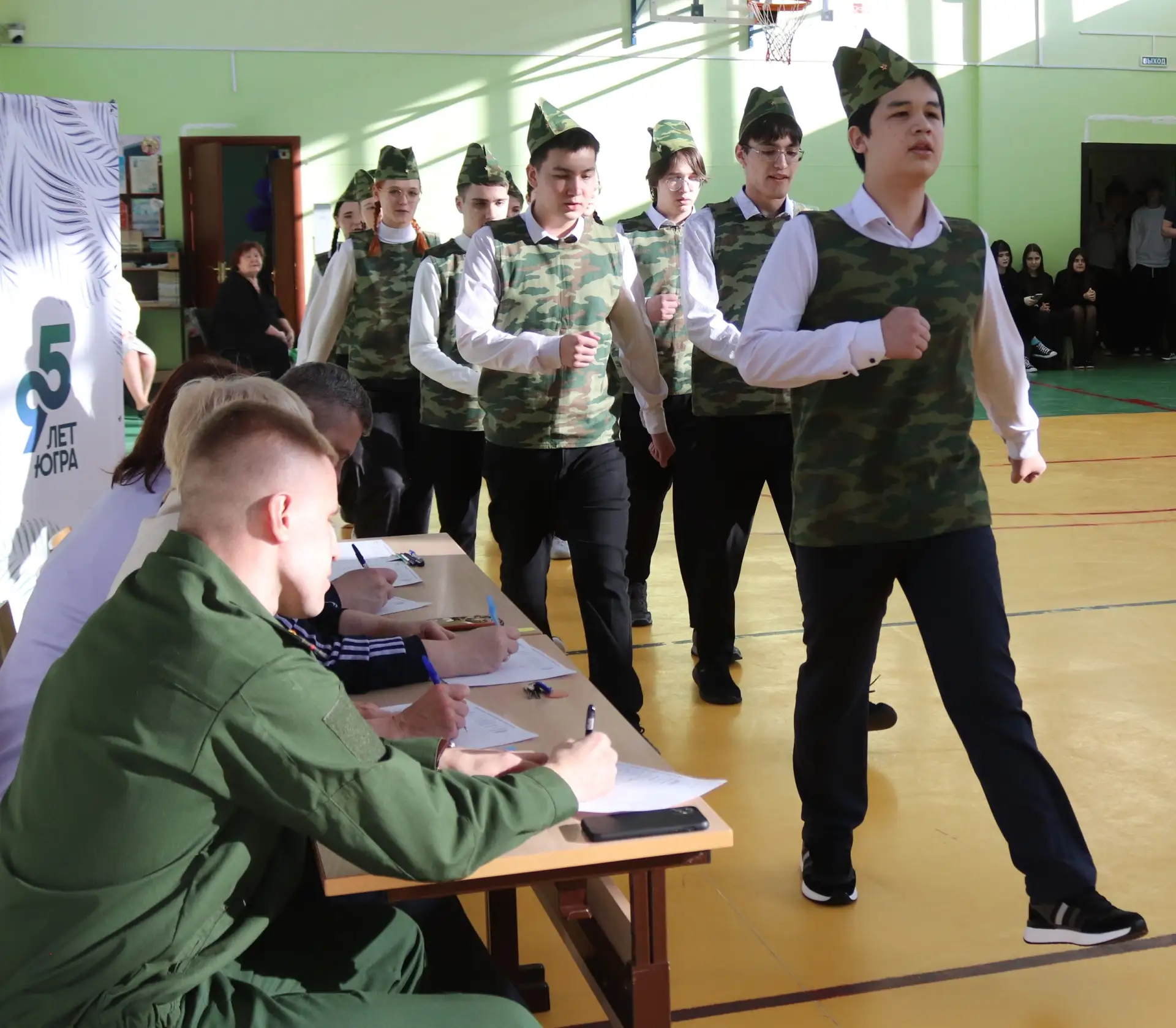 Смотр строя и песни 😊🤚 Мальчишки и девчонки, а так же их родители, спешим вам сообщить, что в нашей 