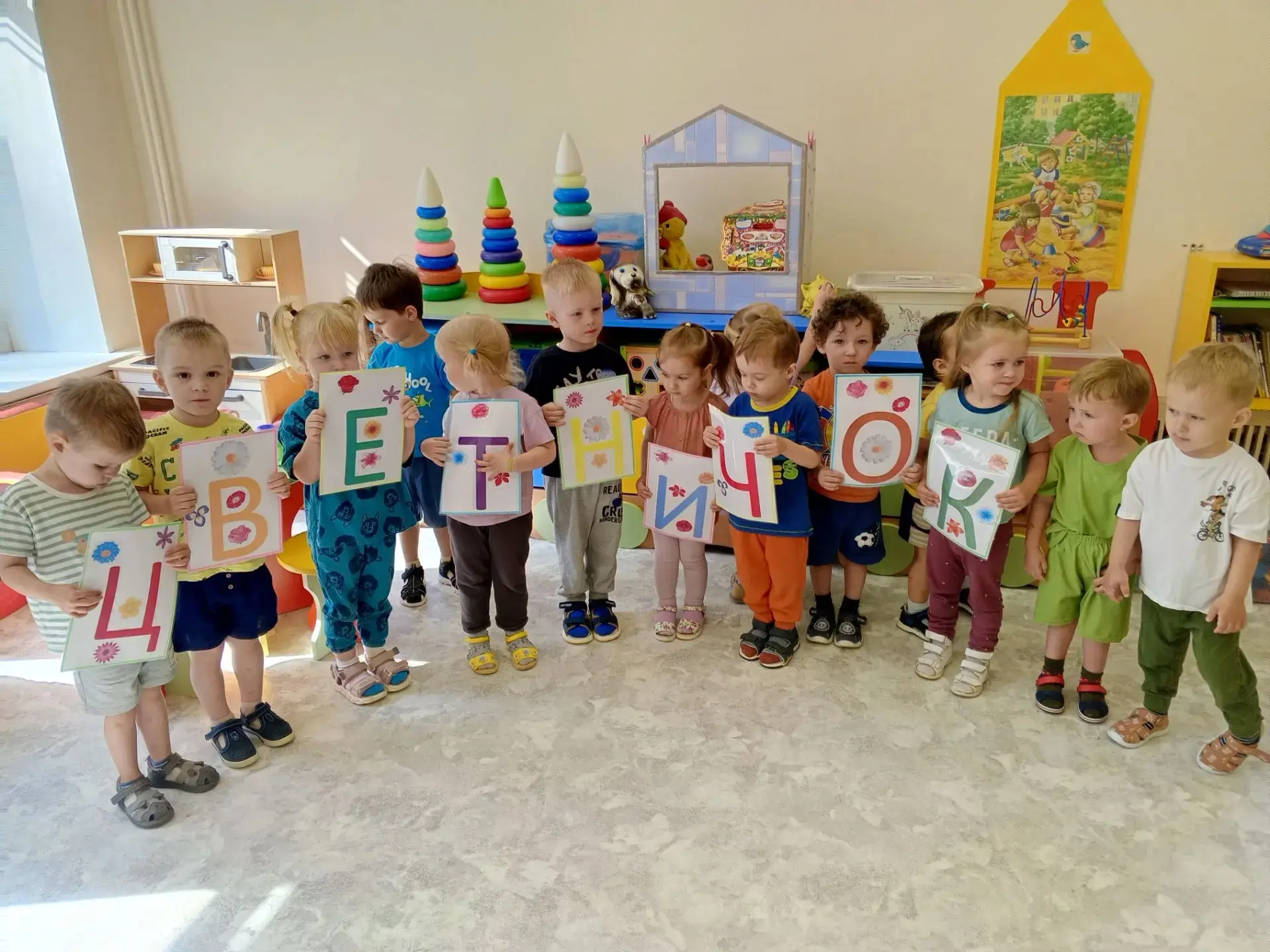 Рано утром детский сад Малышей встречает,