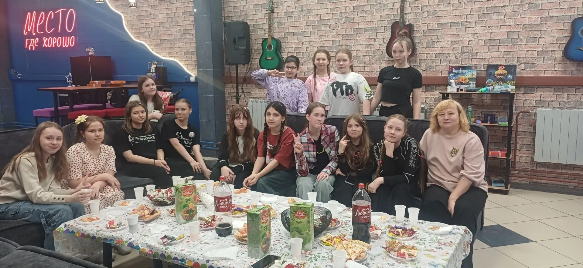 Хореографический коллектив "Фантазия" (рук. Ирина Львовна Федорова)  поздравляет всех с...