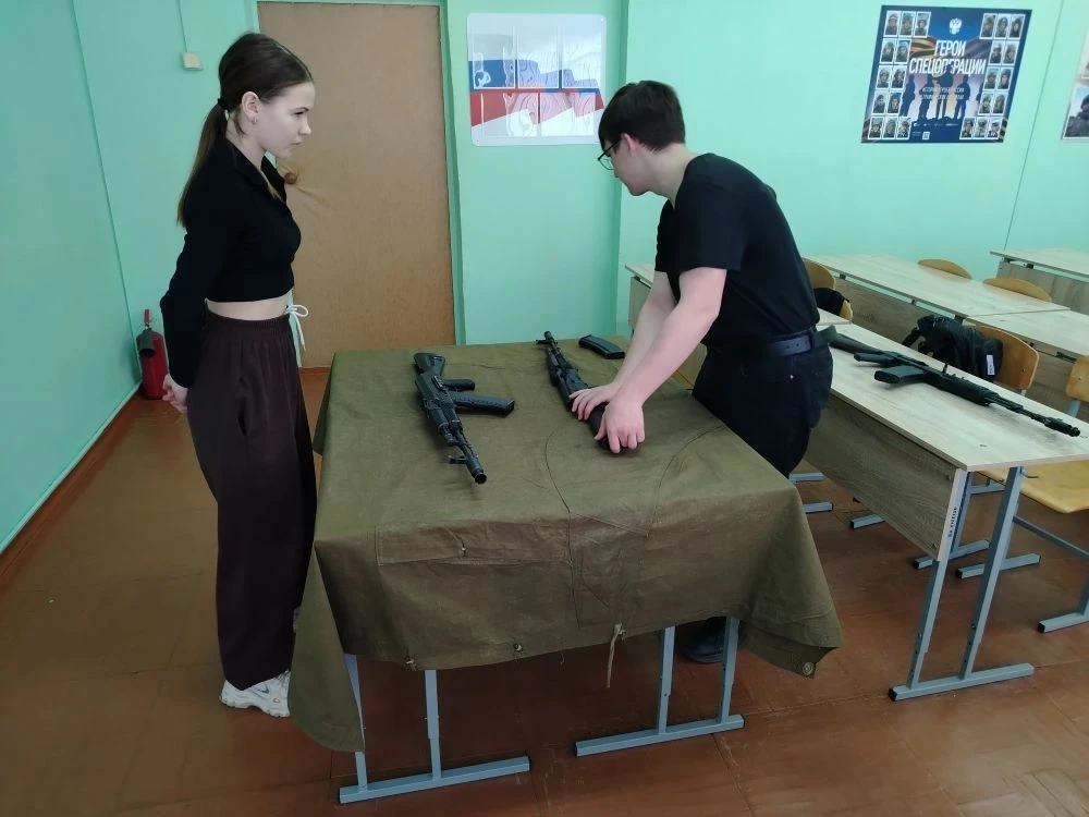 📚 «Здоровое поколение — надежная защита Родины»: в Синьковской СОШ №1 прошла подготовка к военно-спо