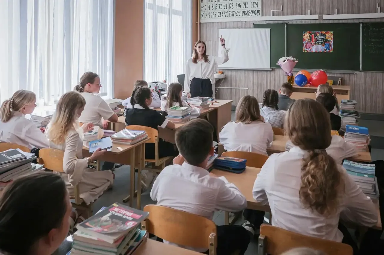Уважаемые педагоги и ветераны педагогического труда! Поздравляю вас с Днём учителя!