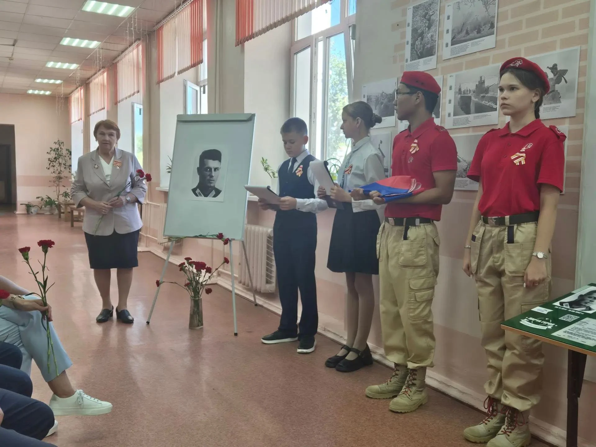 Герои живут в наших сердцах: в школе открыли «Парту героя» 🎖️