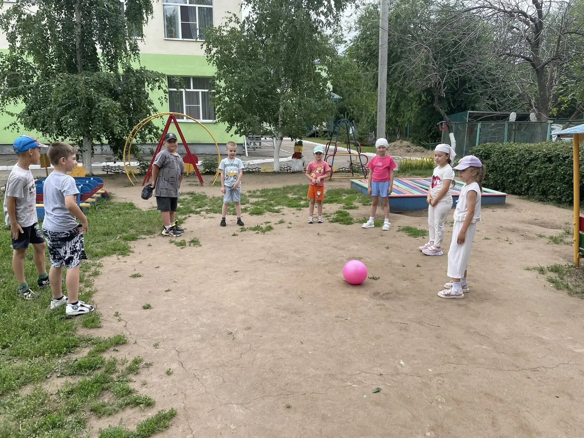 Знакомство детей с новыми играми - это важный этап создания дружелюбной атмосферы и взаимодействия в