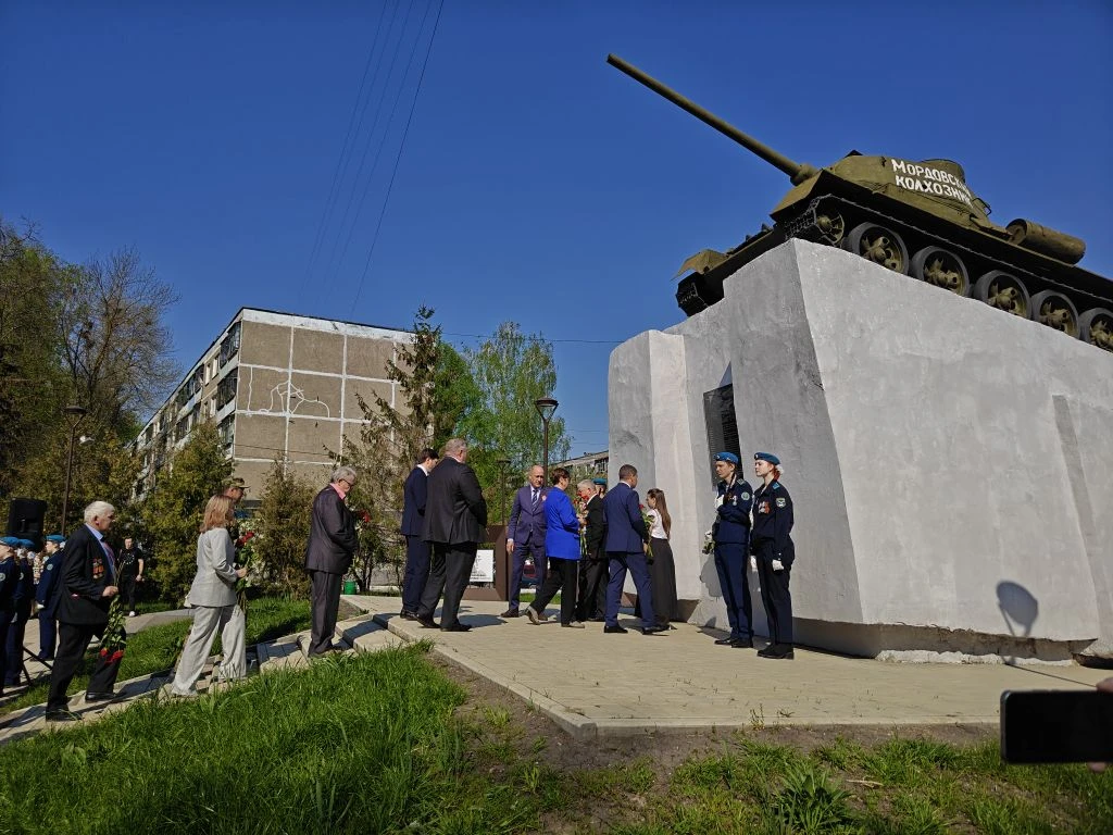 Мы помним! Мы гордимся!  Сегодня у памятника «Танк Т-34» состоялся торжественный митинг, посвященный