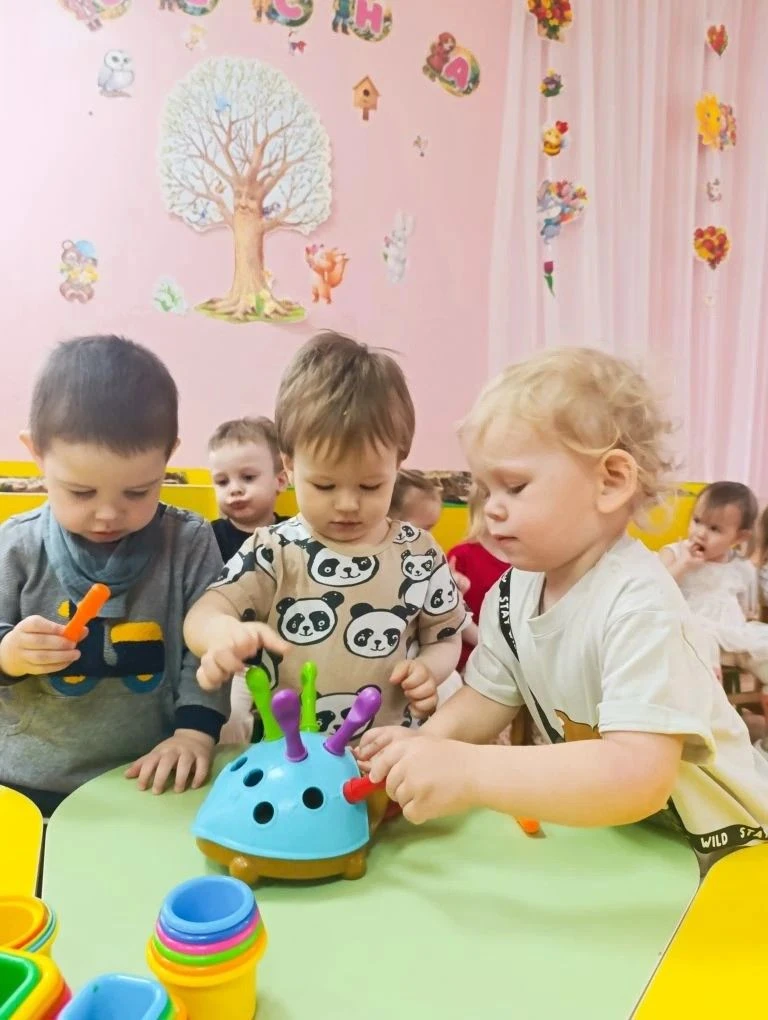 ✨ Наши маленькие исследователи в группе «Город малышей» вовсю открывают для себя удивительный мир ма