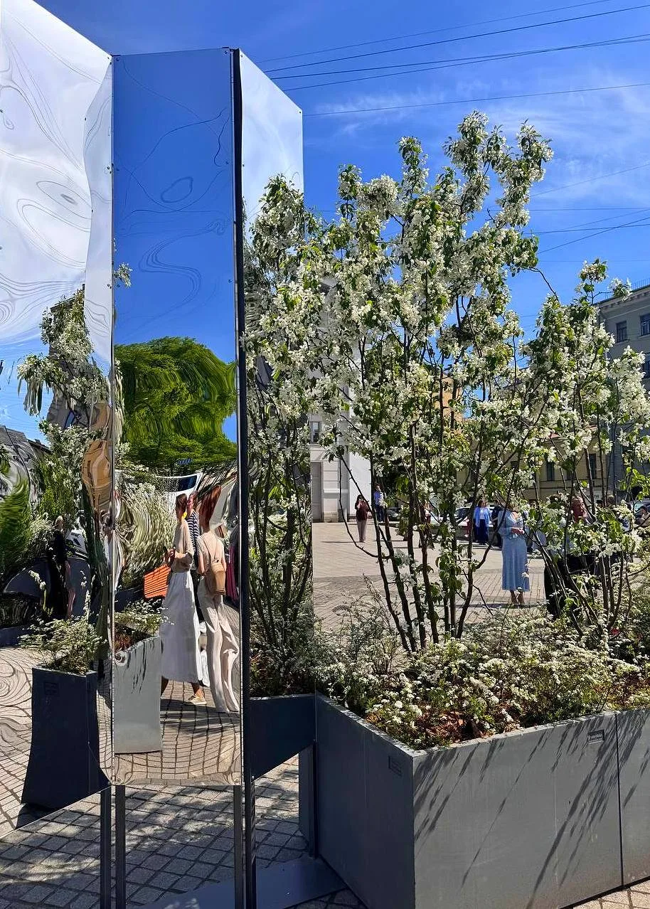 Сегодня открылся новый «Цветущий сад»🪻  📍 «Манеж» (западный фасад выставочного комплекса) 💵 Бесплатн
