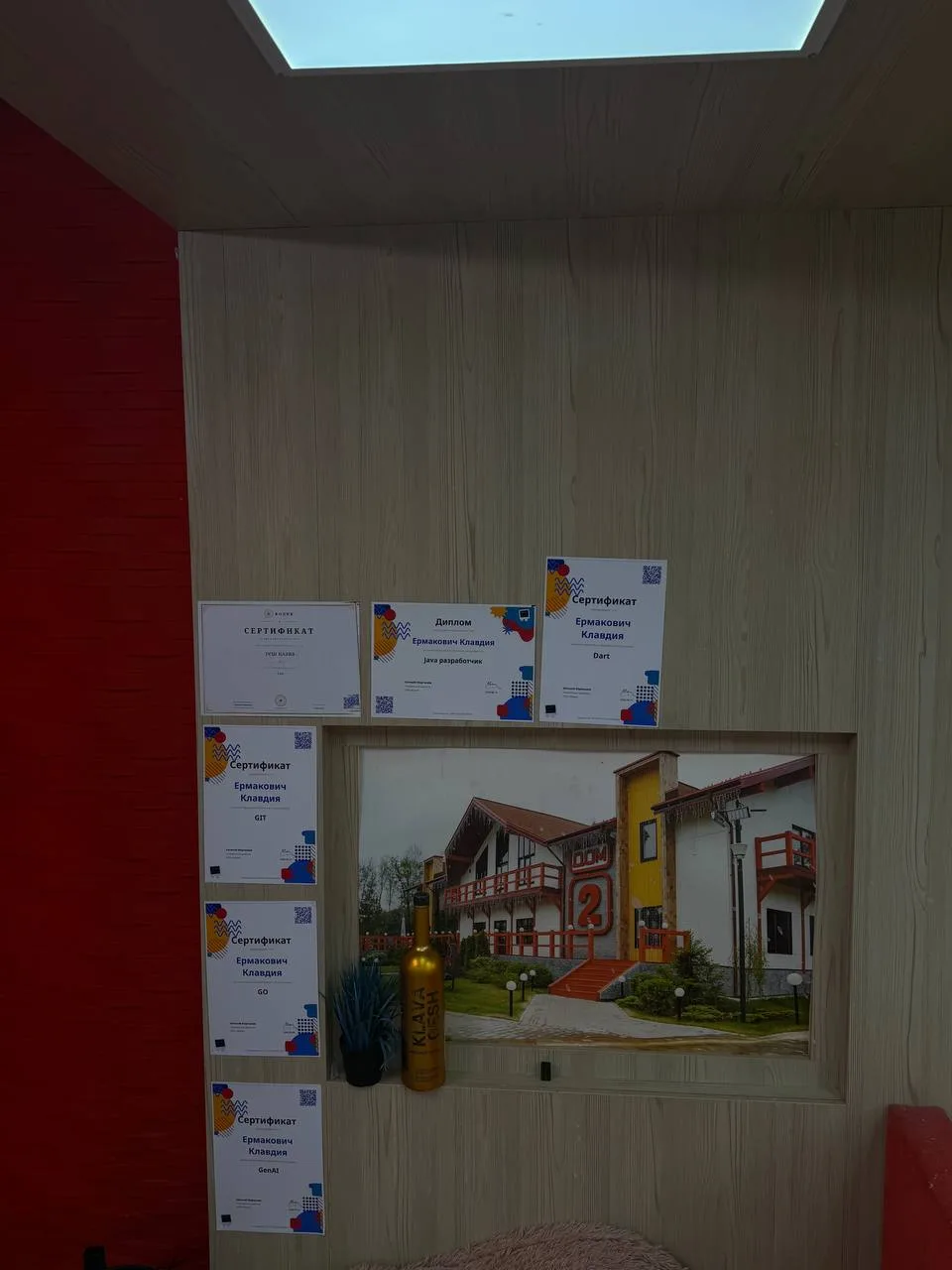 Клавушка потихоньку обустраивает себе уголок на поляне и думает, стоит ли ей вступать в...