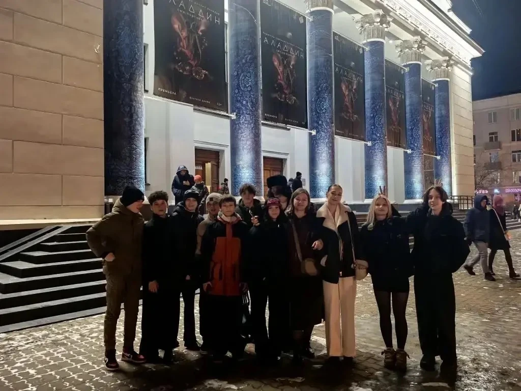 Крылов, которого мы не знали: 8 «Б» в театре! 🎭