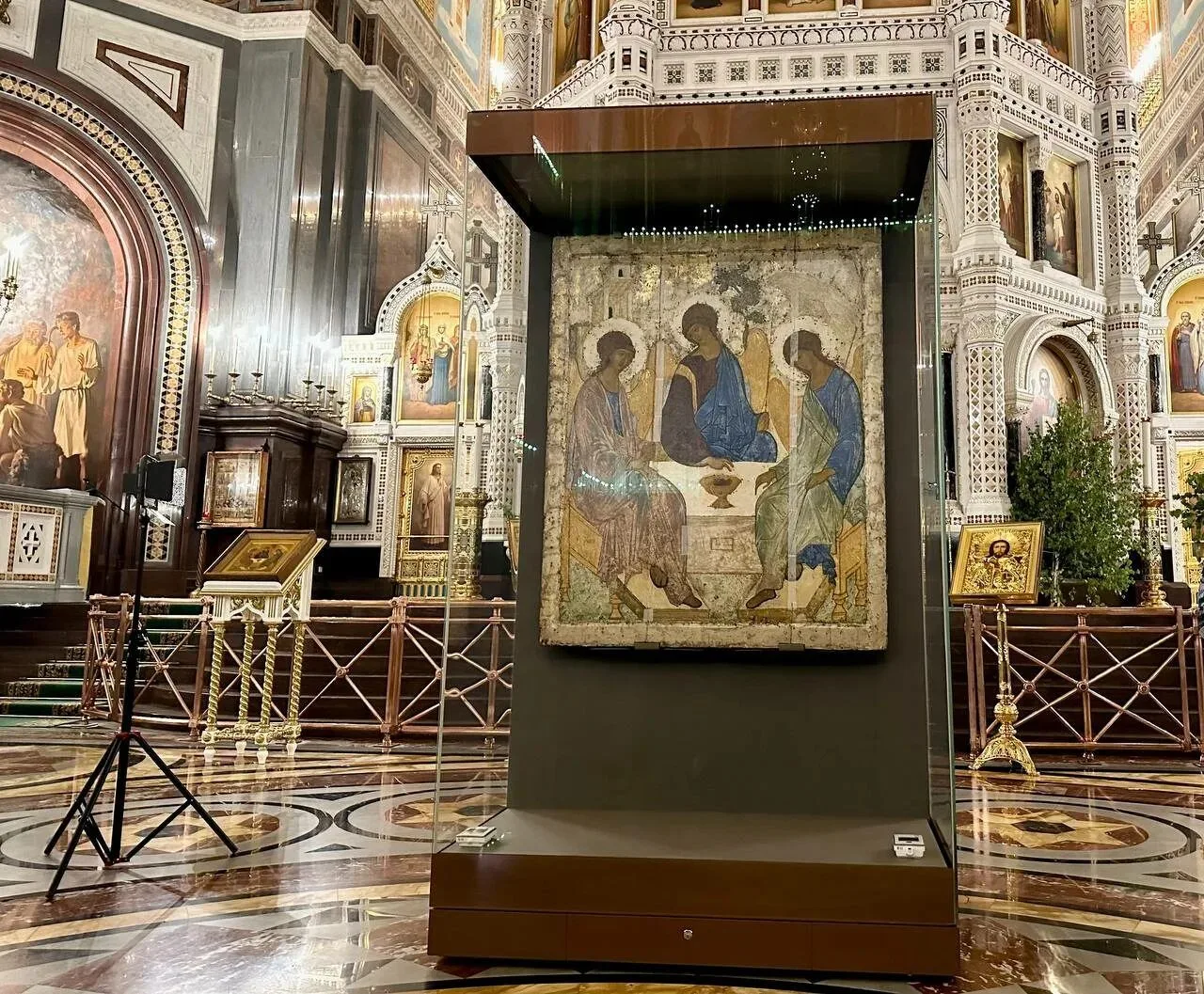 ❗️Икона «Троица» возвращена в иконостас Троицкого собора Троице-Сергиевой лавры в прису...