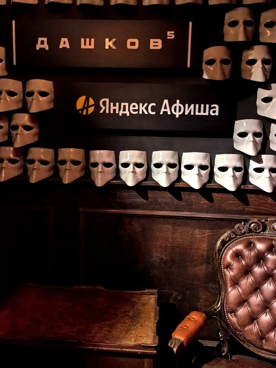 Как «Вернувшиеся» ворвались в исторический особняк в центре столицы, спустя много лет!?

Расскажет Н