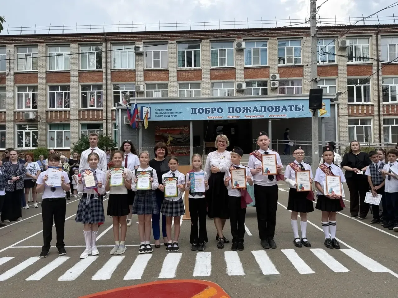 Праздник окончания начальной школы — это важное событие в жизни каждого ученика. Вчера на традиционн