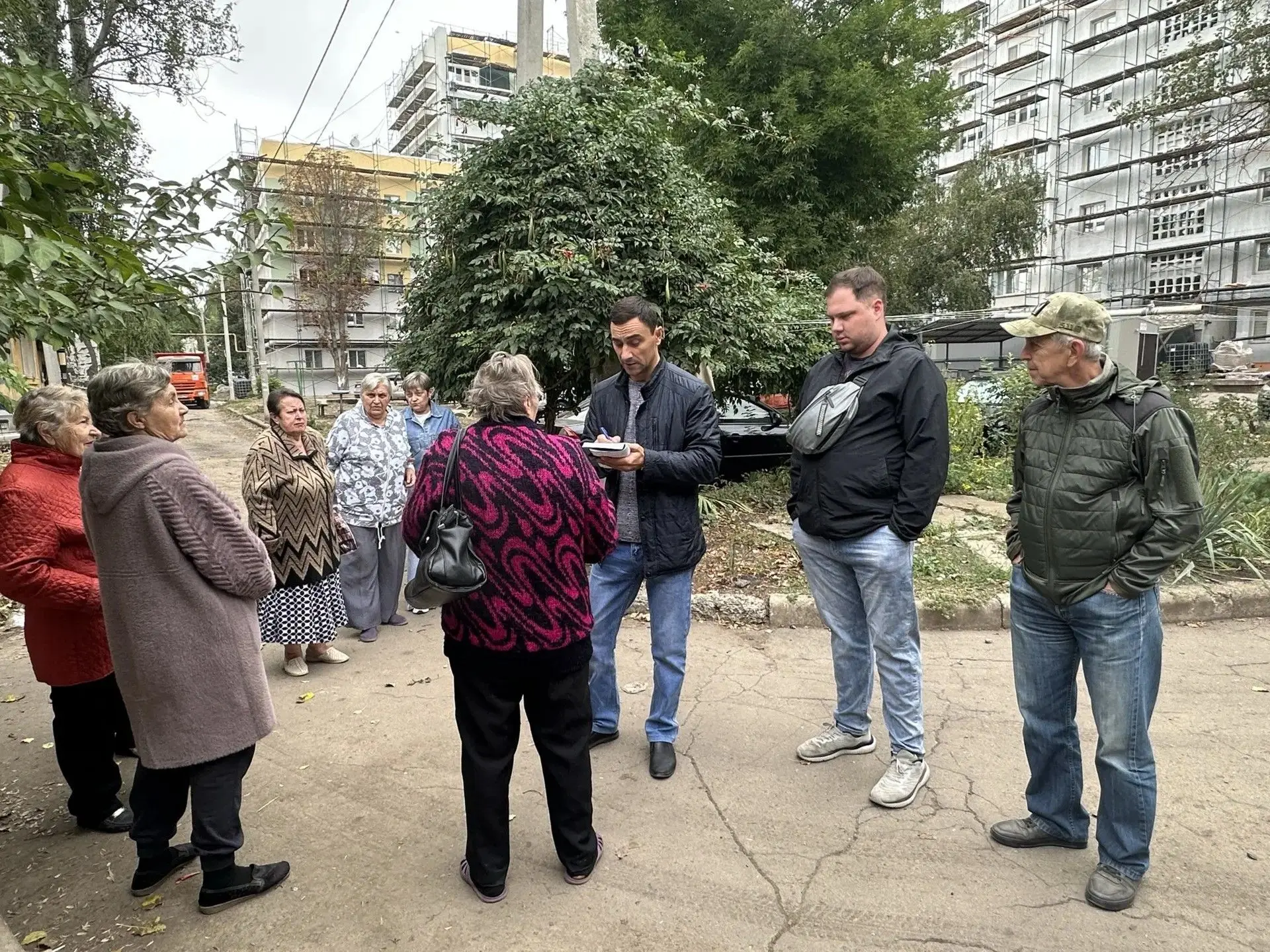 В Пролетарском продолжается серия встреч с населением, направленных на выстраивание пря...