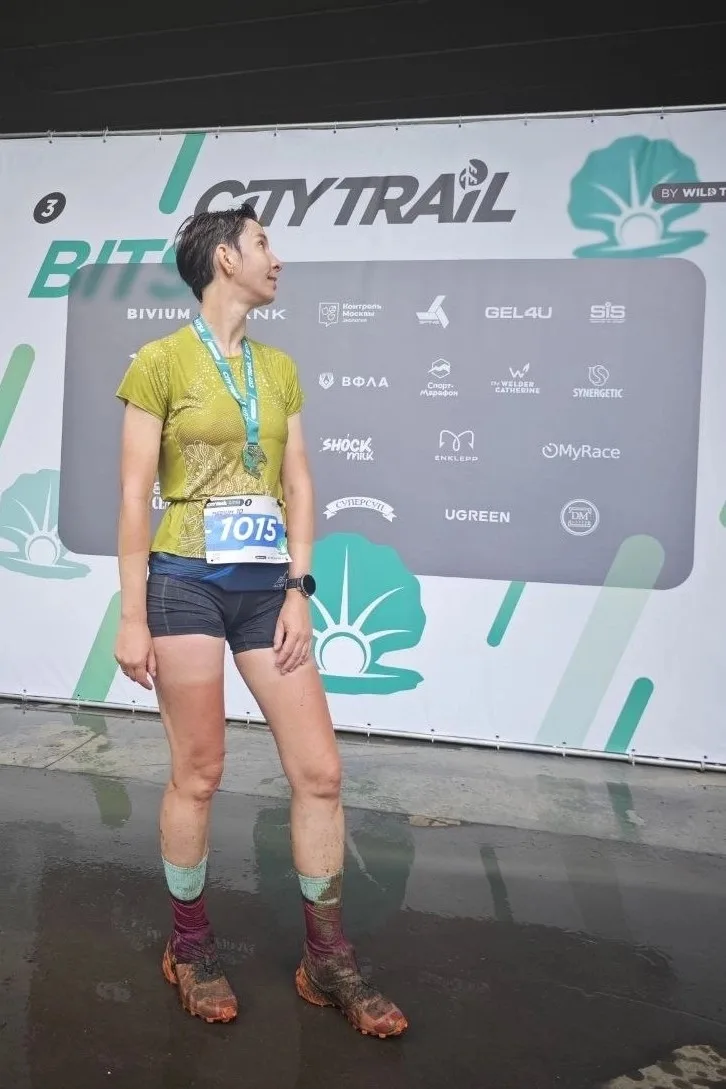 🏃Забег на 10 км в Битцевском парке: погодка была как я люблю - мокро и грязно. Разметк...