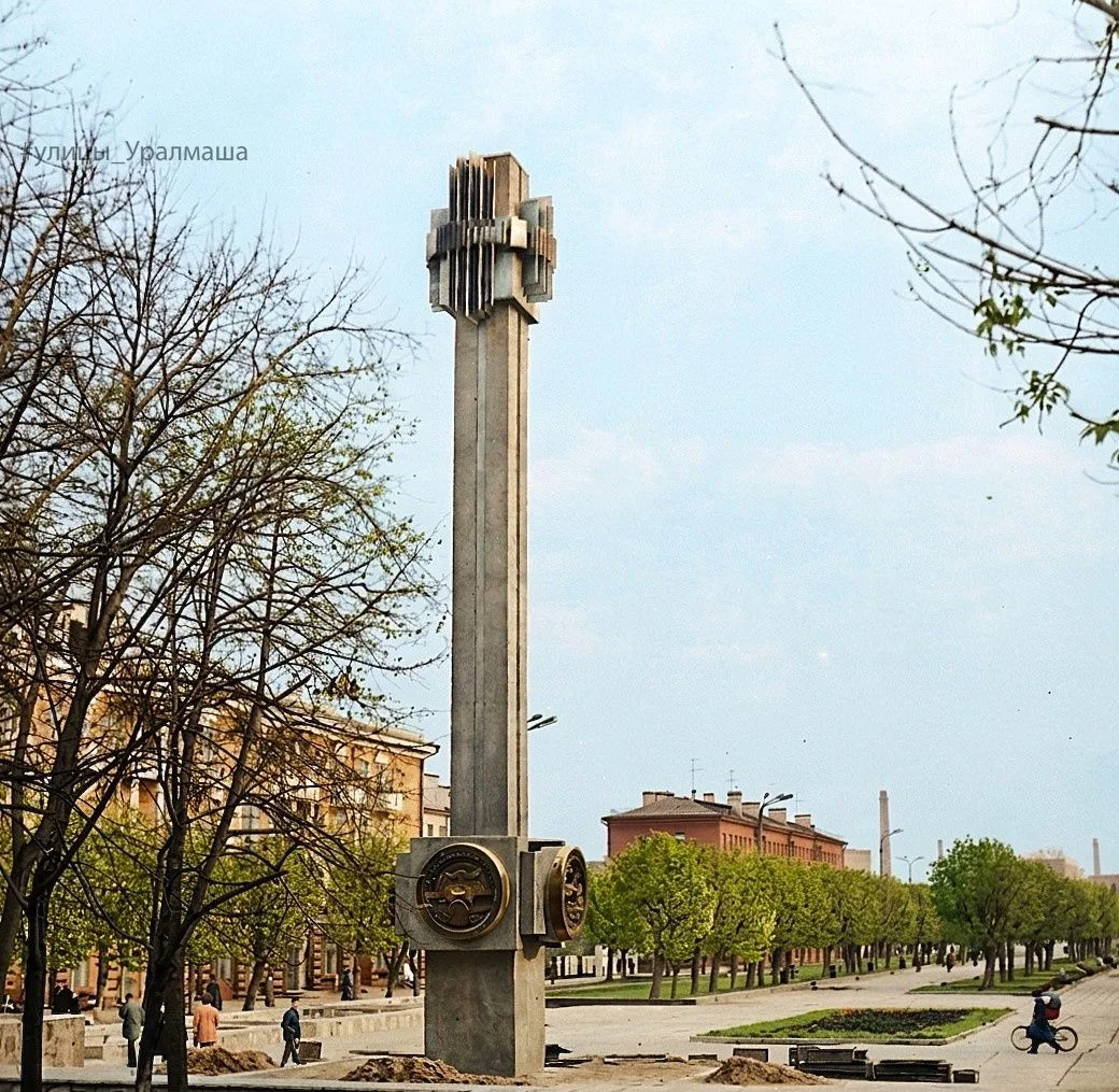 Бульвар Культуры, 1987 г. Аллея Славы УЗТМ.