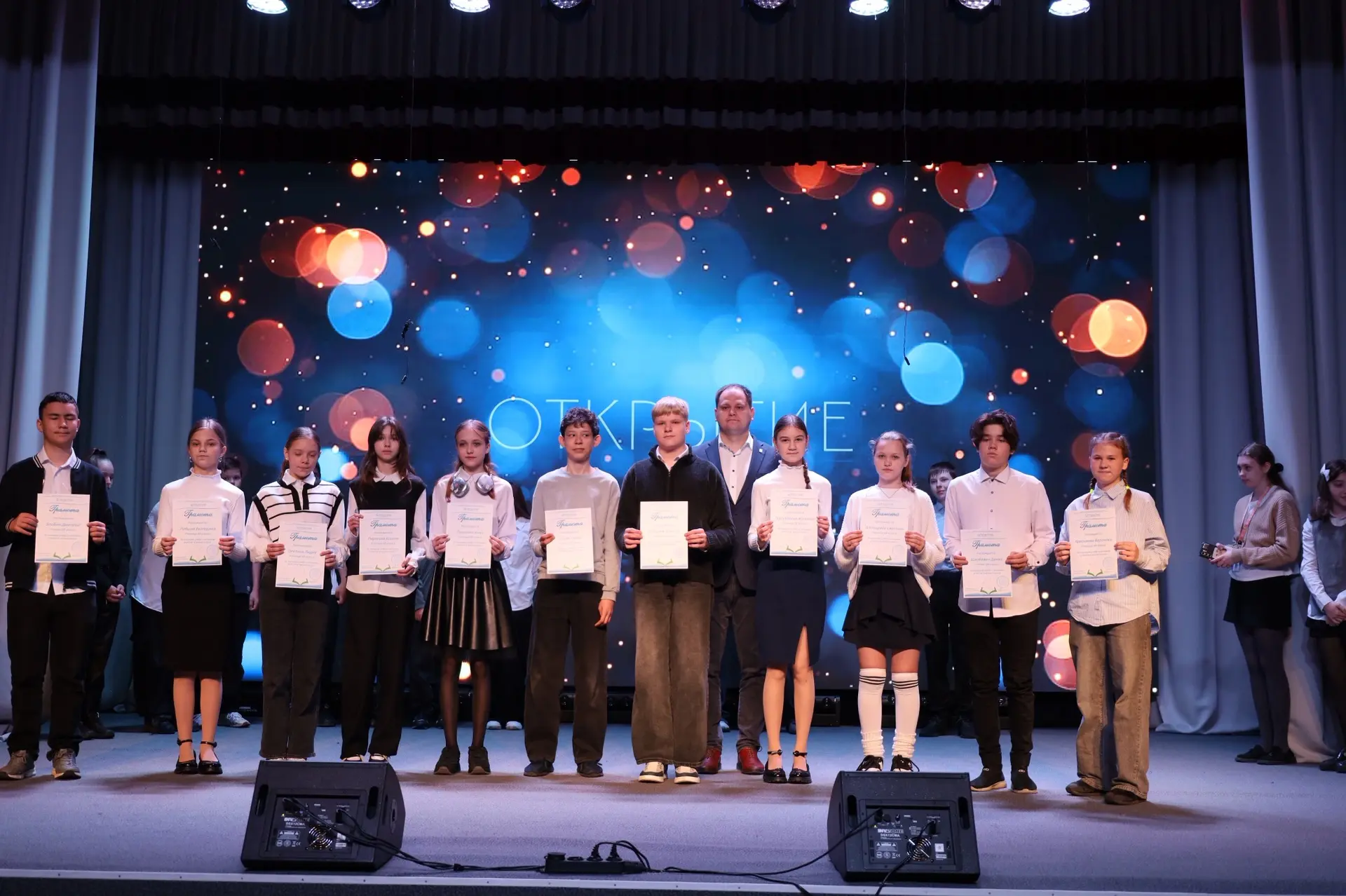 Фотографии с линеек наших ребят. https://disk.yandex.ru/d/OJUbPG85eNz2LQ