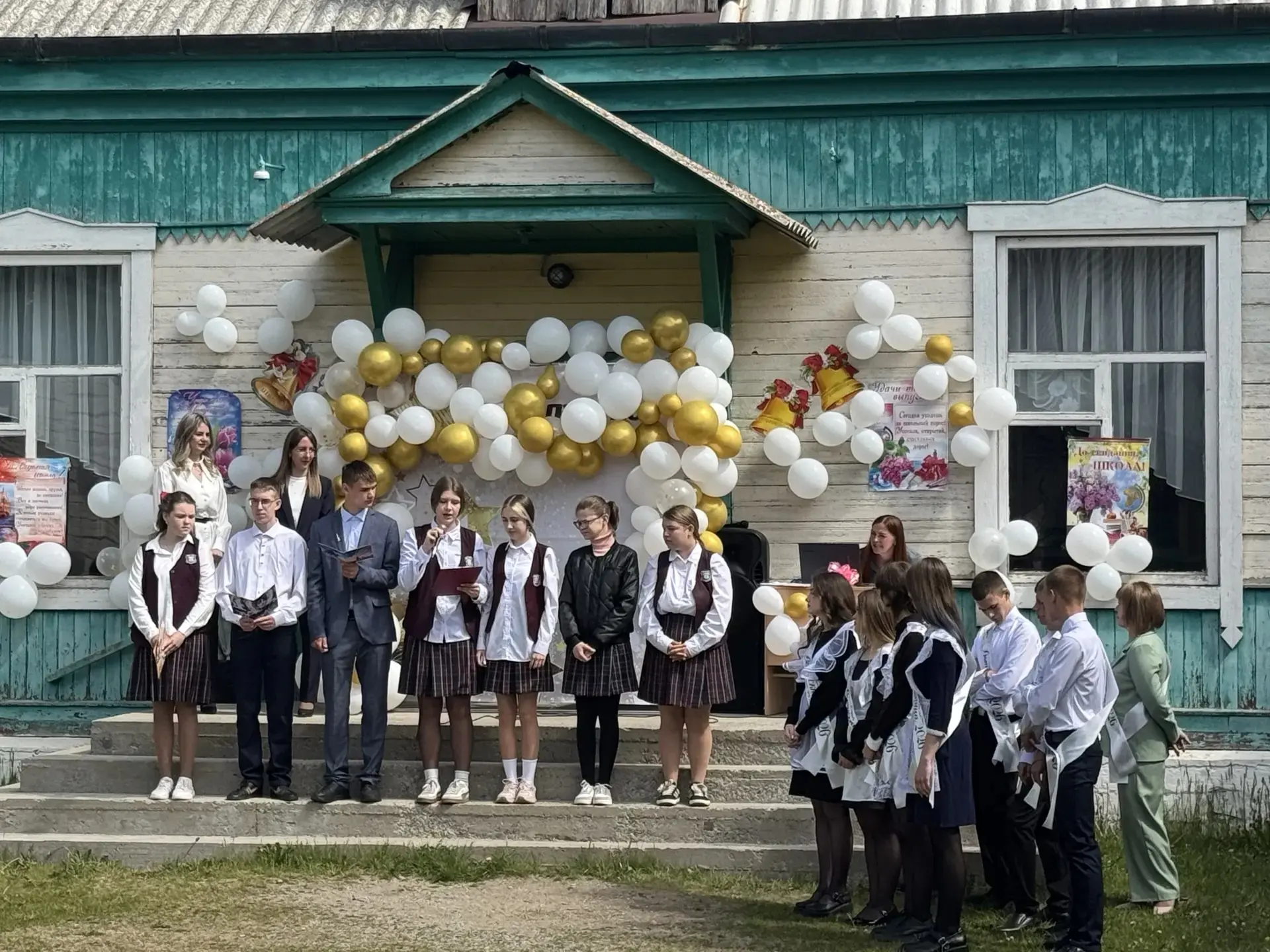 Сегодня , в стенах нашей любимой школы, царила особая атмосфера – атмосфера радости, св...
