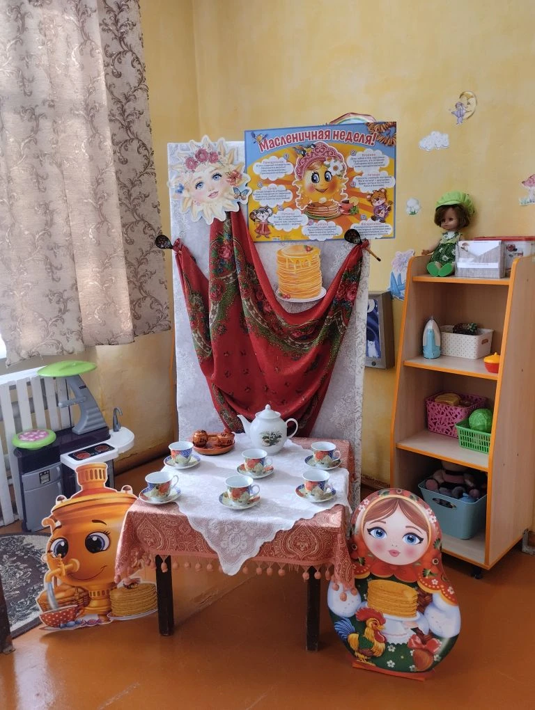Масленица! Русский народный праздник, который знаменут проводы зимы и встречу весны.
