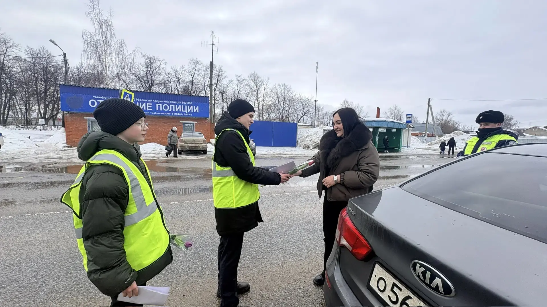 В преддверии Международного женского дня волонтёры нашей школы приняли участие в районной акции «Мам