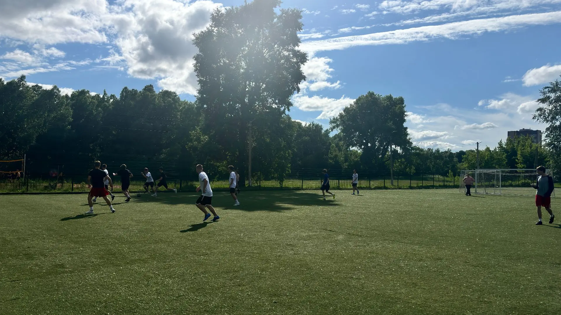 ⚽ В преддверии Дня России студенты ВМТК и филиала ПсковГУ провели товарищеский матч по ...