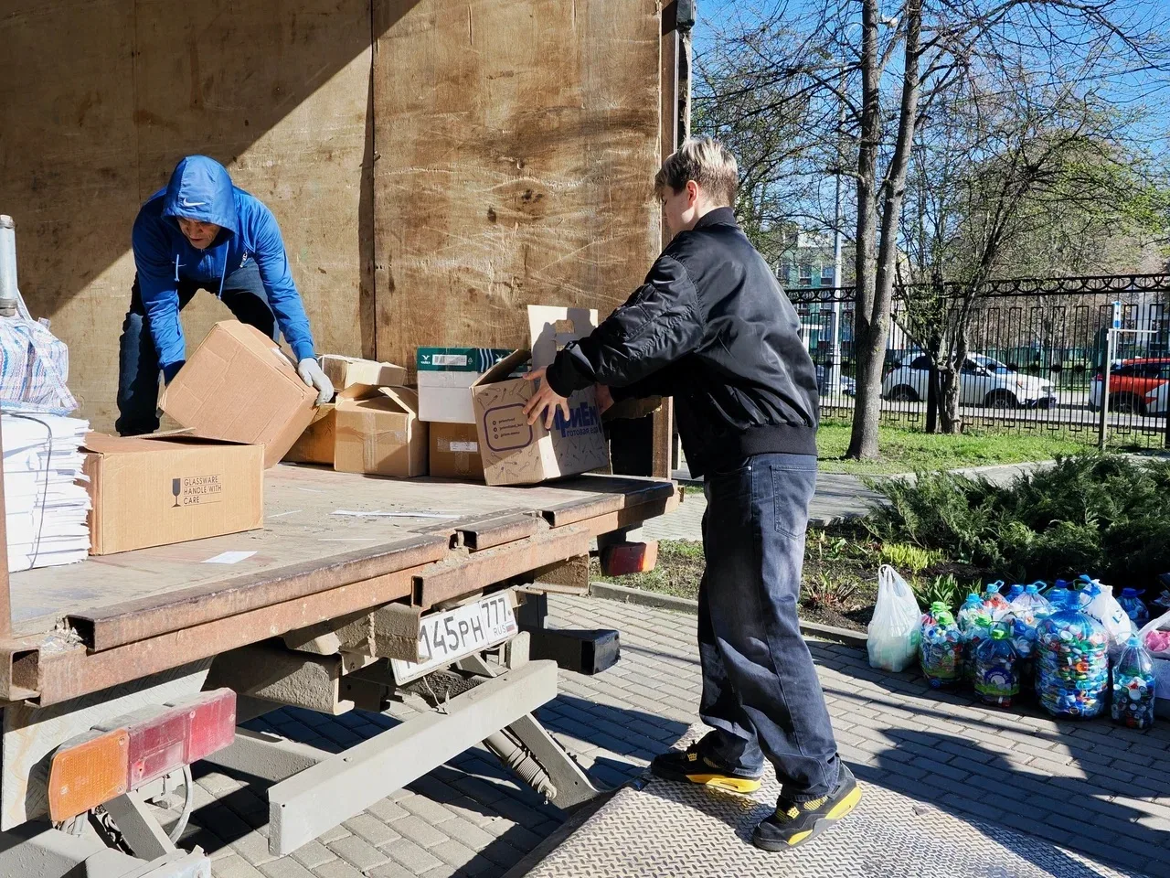 БУМАЖНЫЙ БУМ ♻️ Ещё в одной добровольческой акции приняла участие наша школа на этой неделе.   ☝️Во 