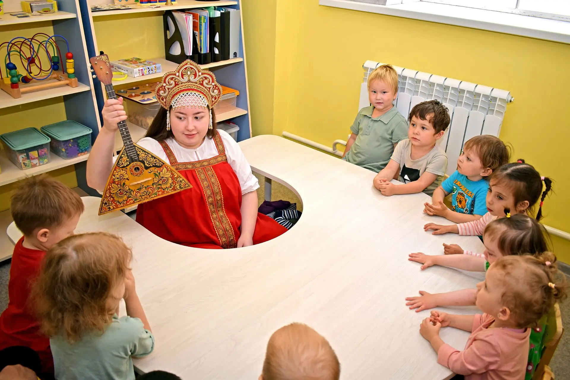 В «Апреле» на Шмидта сегодня звучало настоящее русское настроение! 🪕🇷🇺✨ В честь Дня балалайки, ко