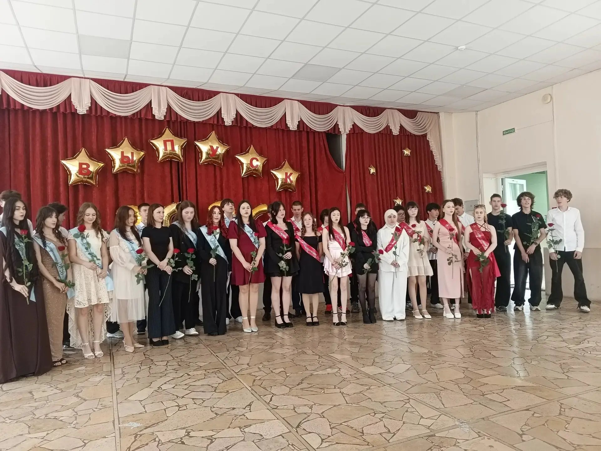 Торжественный момент: вручение аттестатов девятиклассникам! 🎉

Сегодня, 30 июня 2026 года, в МАОУ С