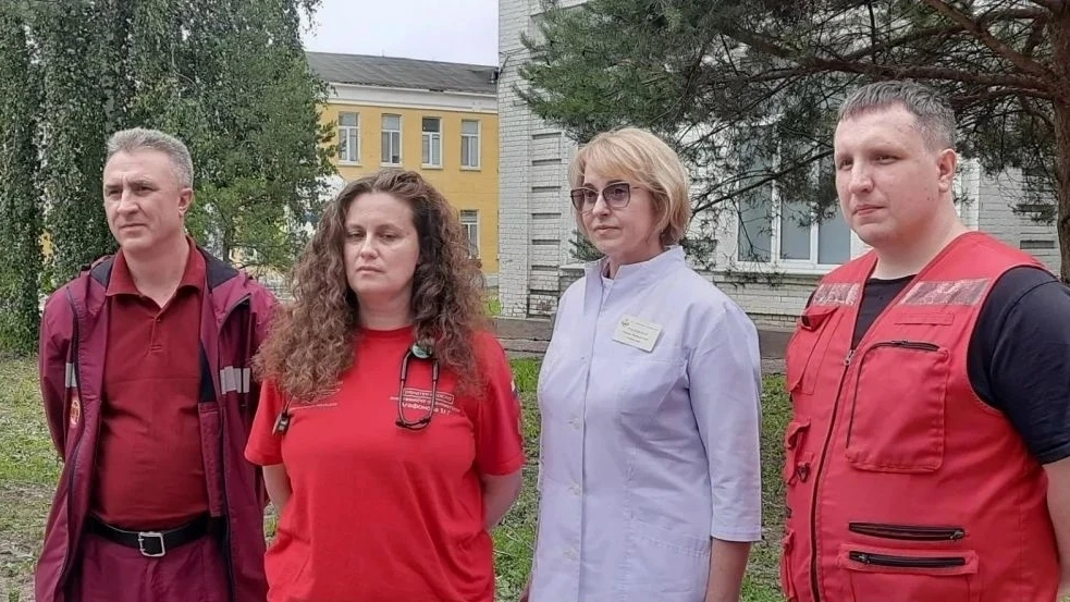 Тульские герои: медики скорой помощи прибыли к пострадавшим в результате атаки БПЛА за 20 минут

Вра
