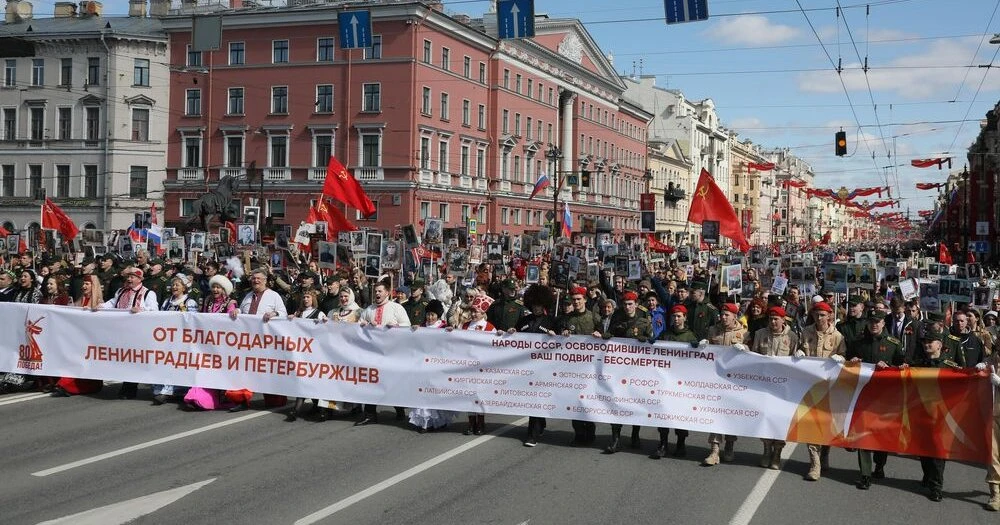С днём Великой Победы🎗️, друзья! Наш Бессмертный полк 🫡. Подвиг наших предков в веках🙏.
