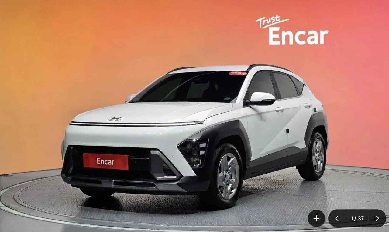 Продолжаем нашу подборку🧐👇

🔥Hyundai Kona🔥

- Год выпуска: 2023
- Двигатель: 1,6 литра, гибрид
-