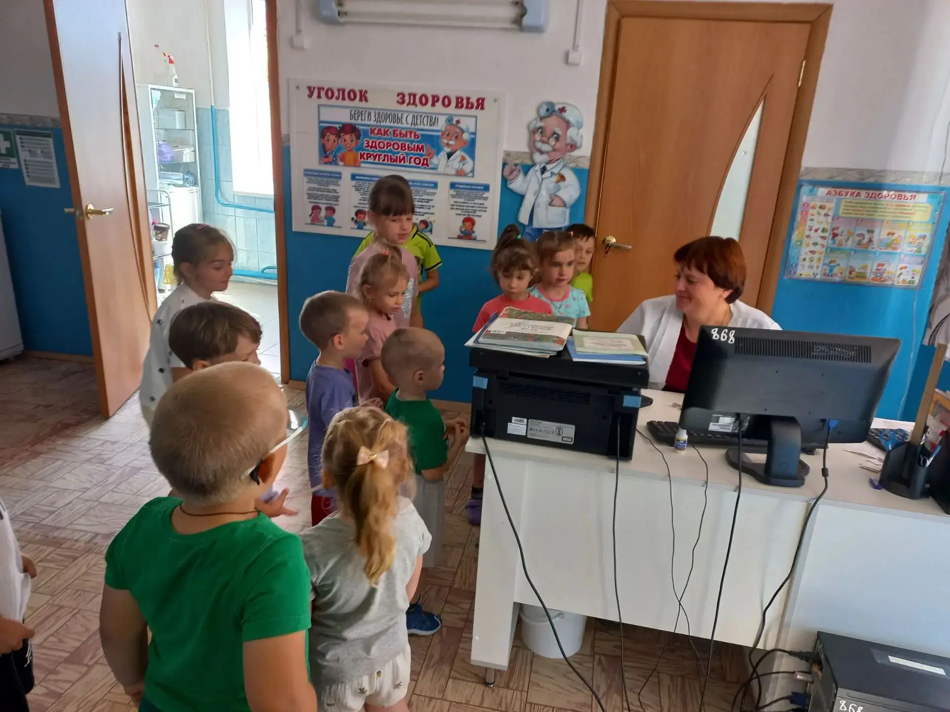 В рамках реализации муниципального проекта "PRO100 профессия" воспитанники ДОУ отправились на экскур