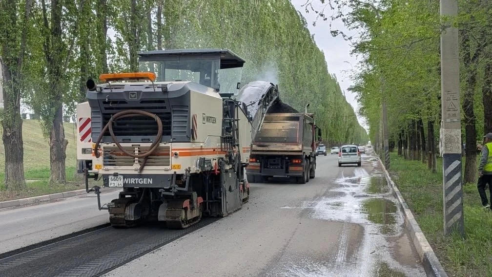 В Балакове на Набережной Леонова начался ремонт дороги  В Балакове на Набережной Леонова приступили 