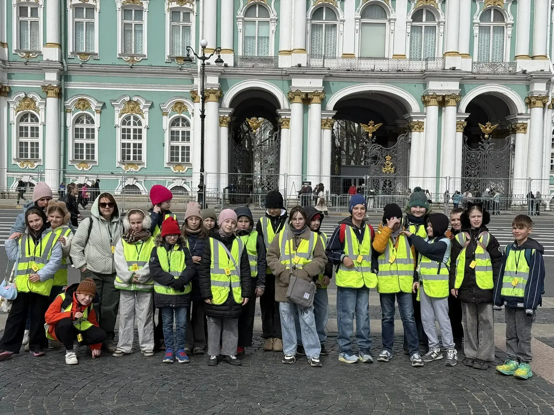 🦁 «Львы город стерегут»: увлекательное путешествие 4«В» по центру Саннкт- Петербурга  30 апреля учен