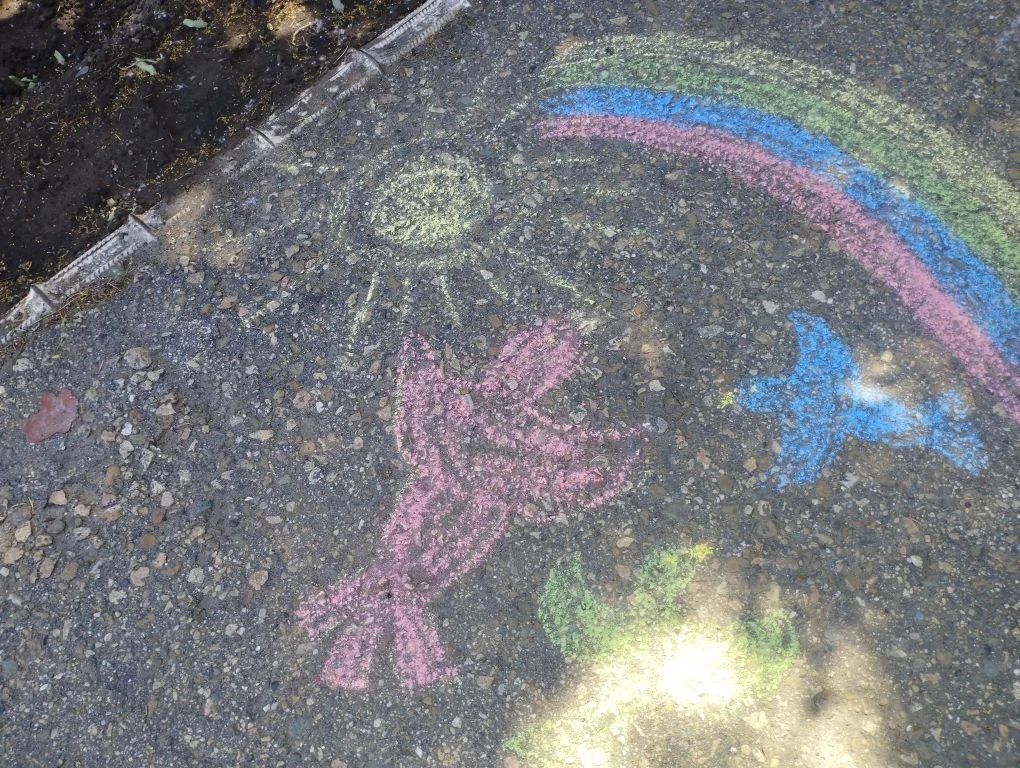 🌈 Асфальт как холст, а детство — в ярких красках!