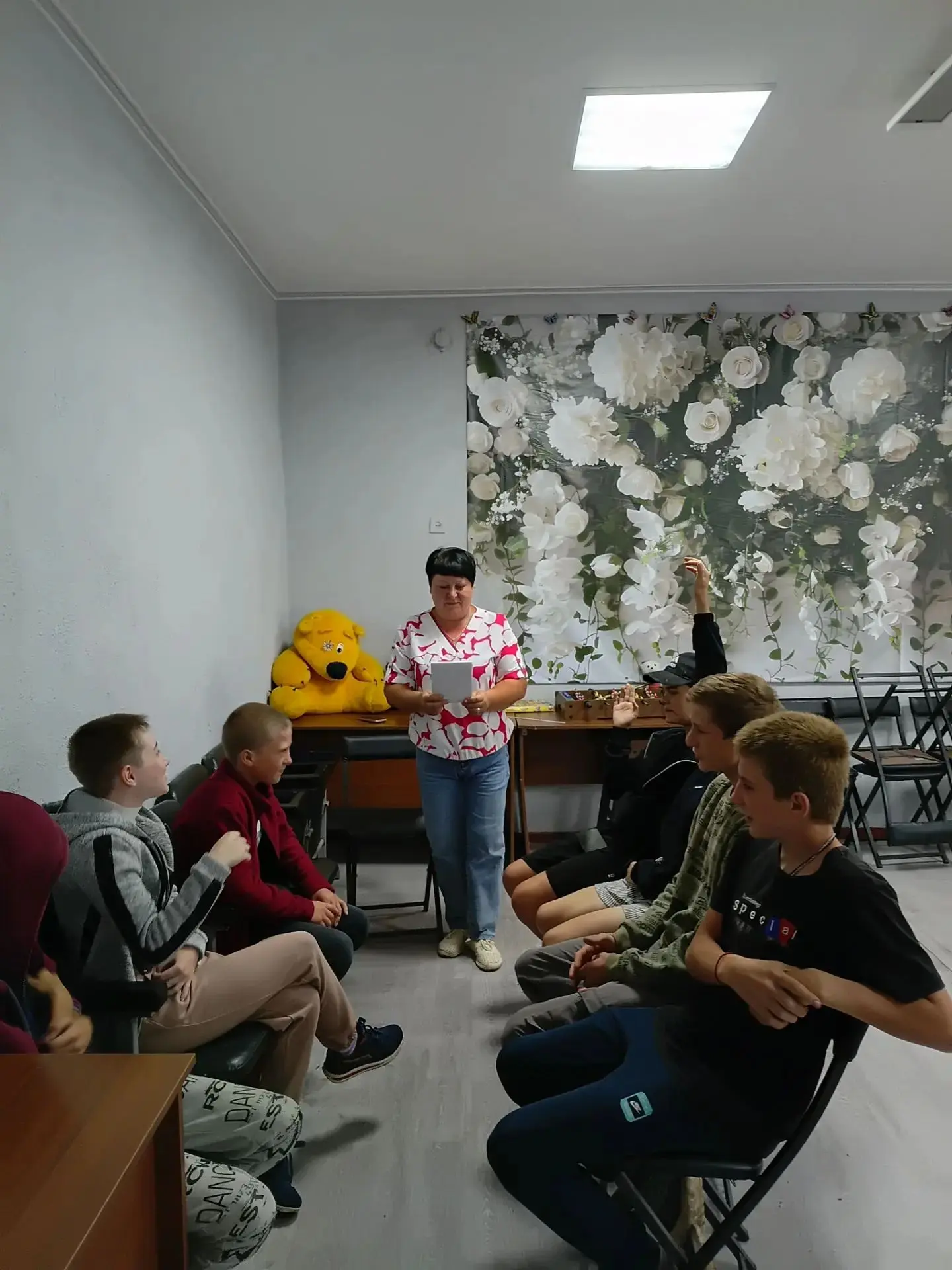 📍 В Аношкинском сельском клубе прошла увлекательная встреча для подростков — викторина...