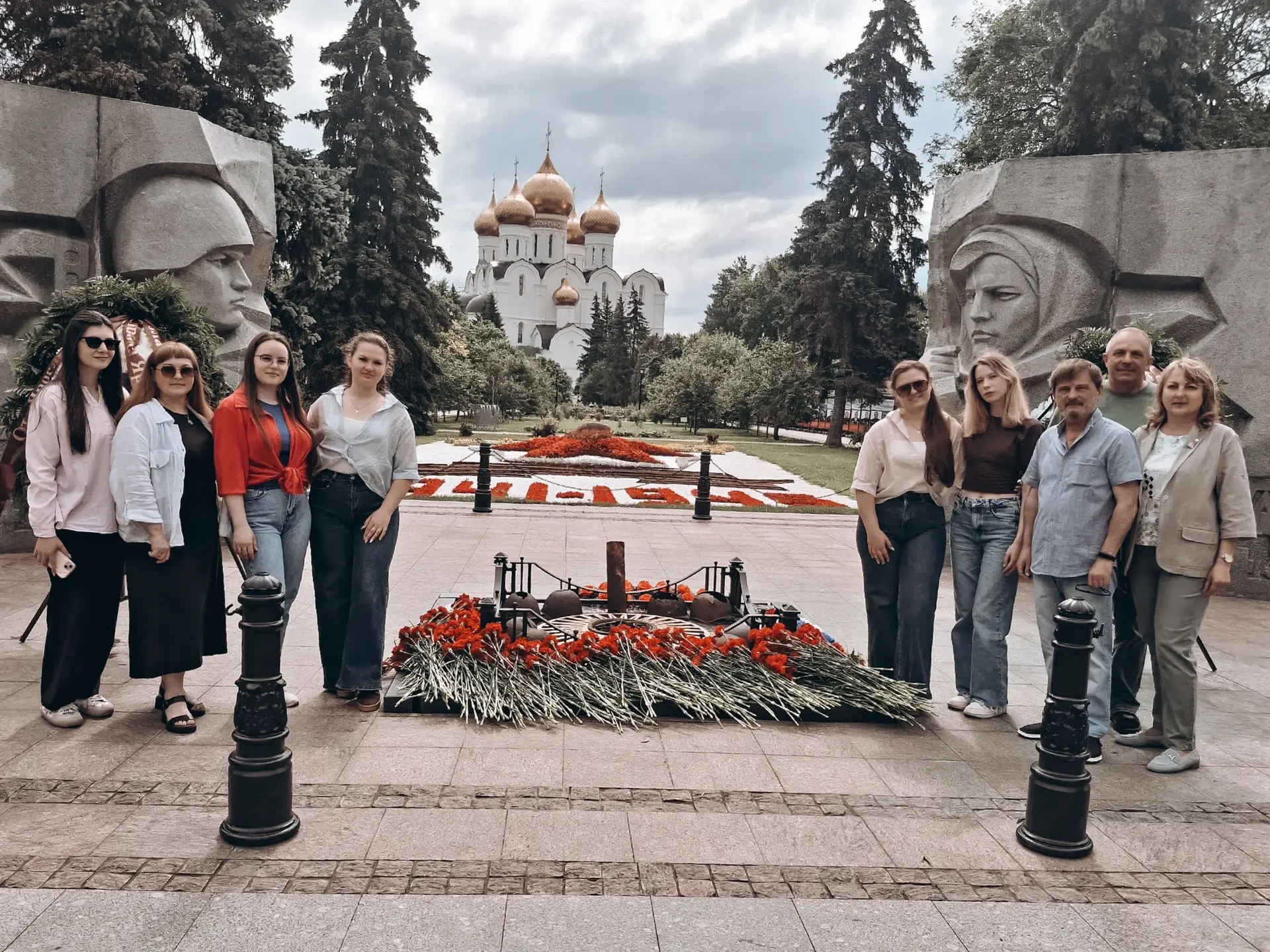 Ничто не забыто, никто не забыт

🕊️ Вчера студенты и преподаватели нашего факультета приняли участи