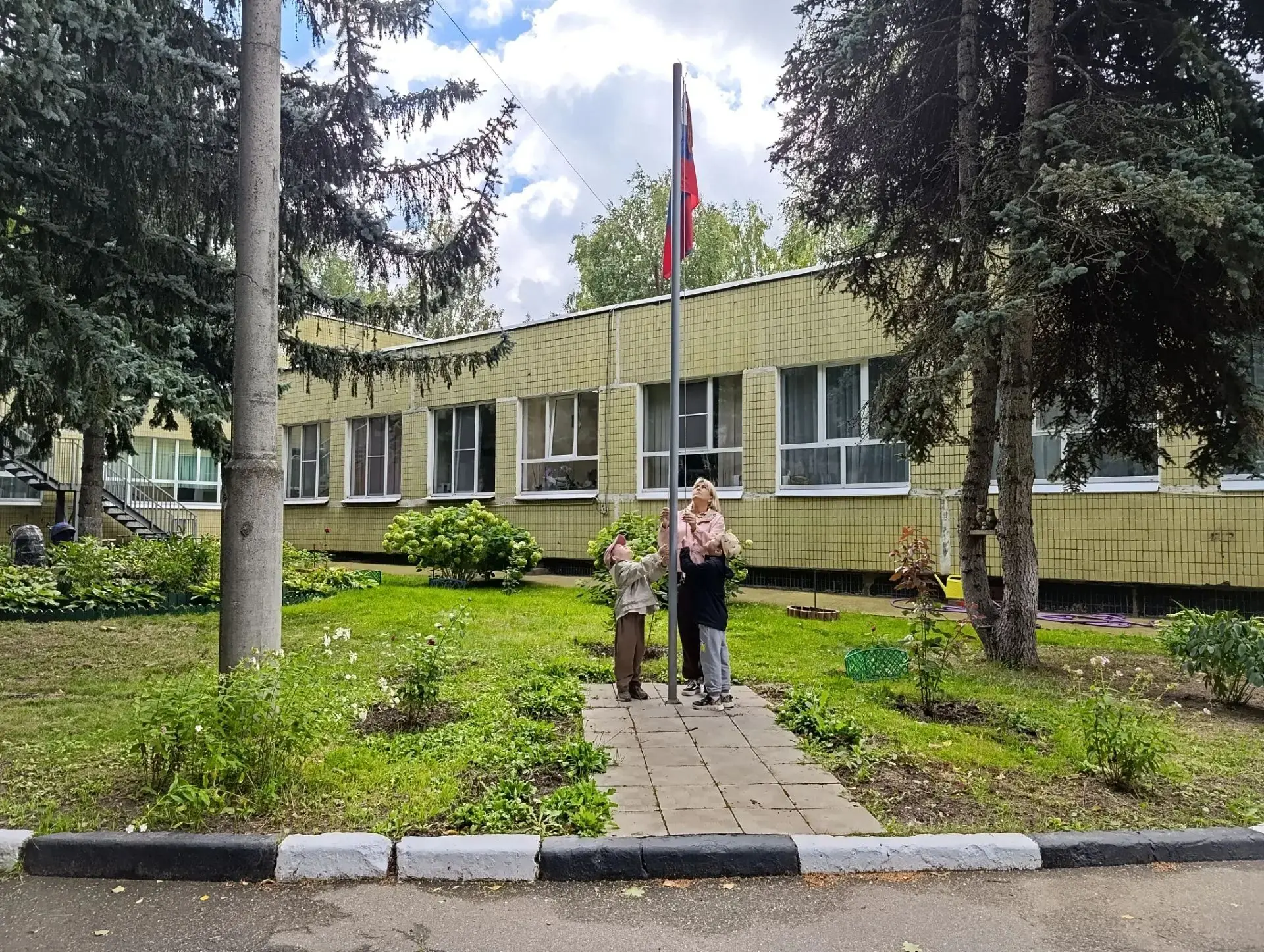 Сегодня в нашем детском саду прошел замечательный праздник, посвященный Дню российского...