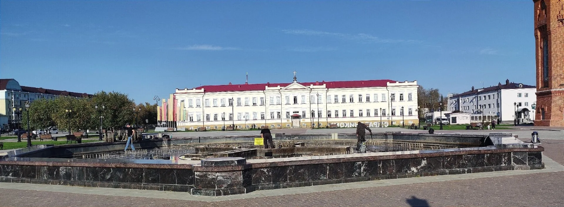 Главный городской фонтан готовится к зиме