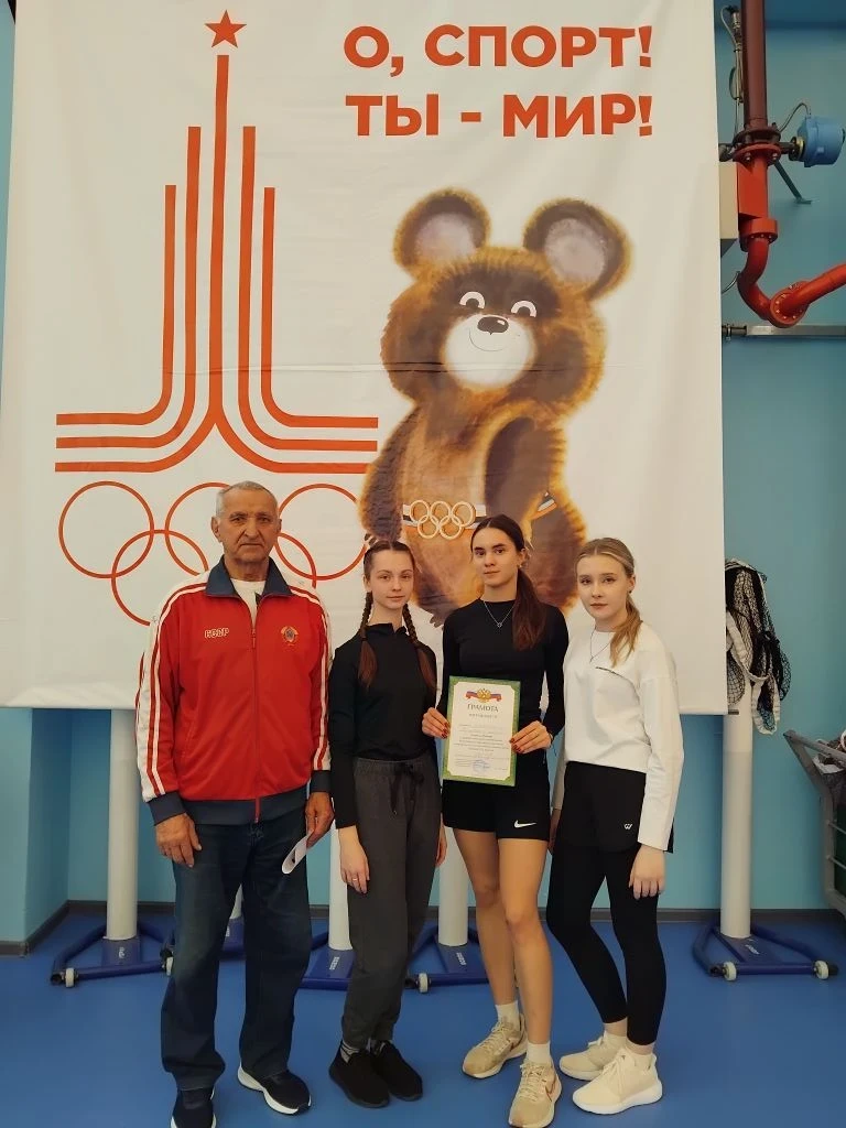 🏓Команда девушек 9-11 классов СОШ № 1 стала второй на зональных соревнованиях по настольному теннису