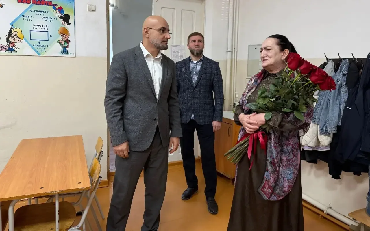 ⚡️Врио министра природных ресурсов и экологии Дагестана Ратмир Расулов в День учителя п...