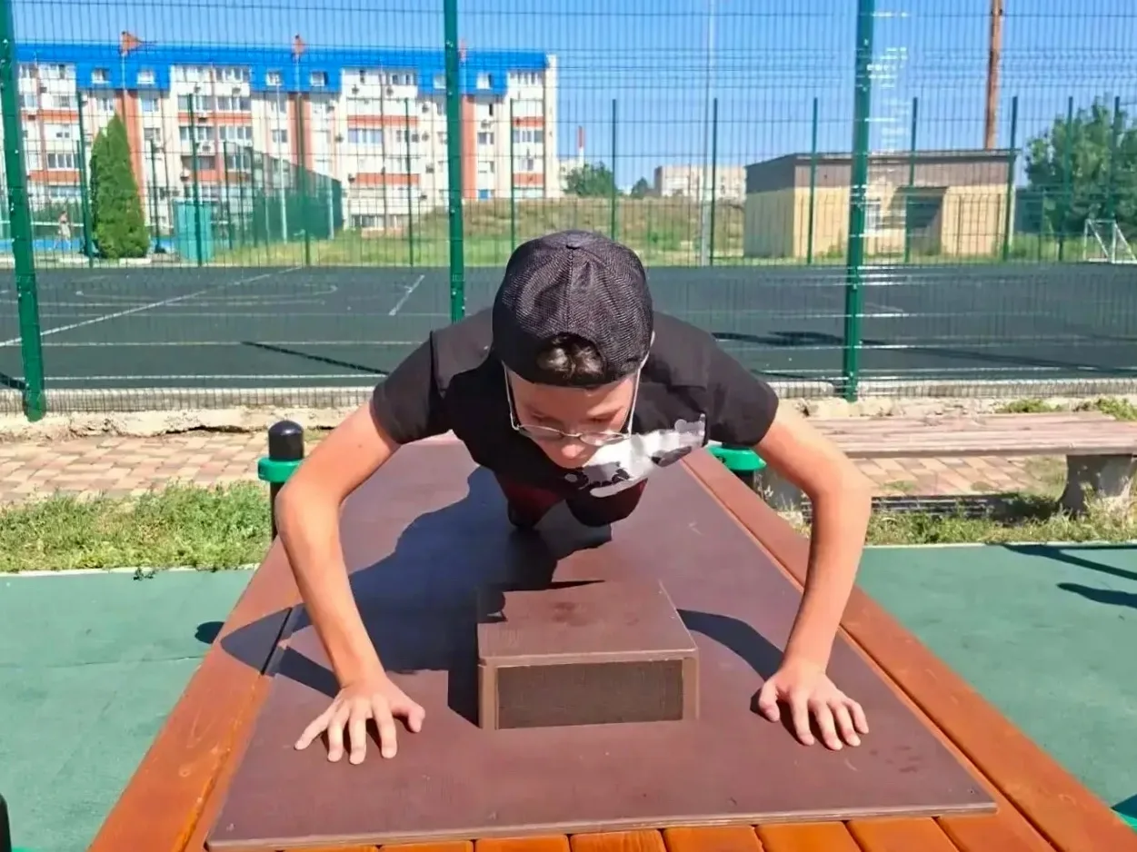В Ейске прошли соревнования по общей физической подготовке среди хоккеистов

24 июля на открытой мно