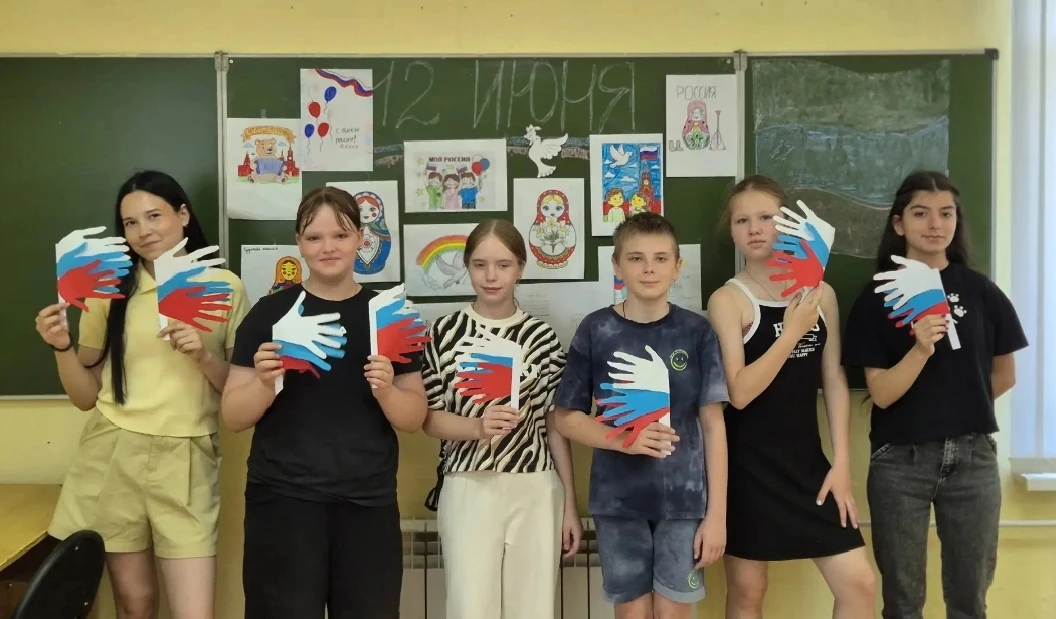 Сегодня важный день – День России! 🇷🇺

В детских  оздоровительных лагерях проходят яркие события –