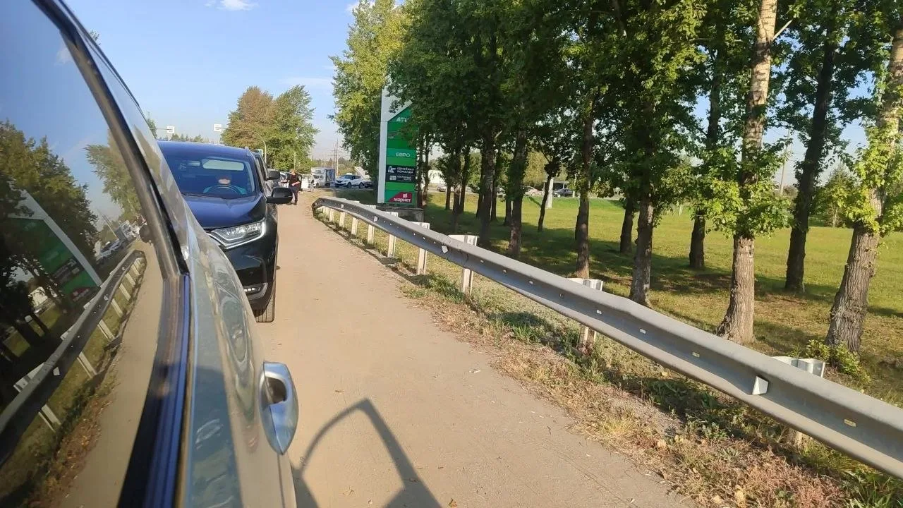 Утро челябинцев начинается не с кофе, а с поиска бензина.
